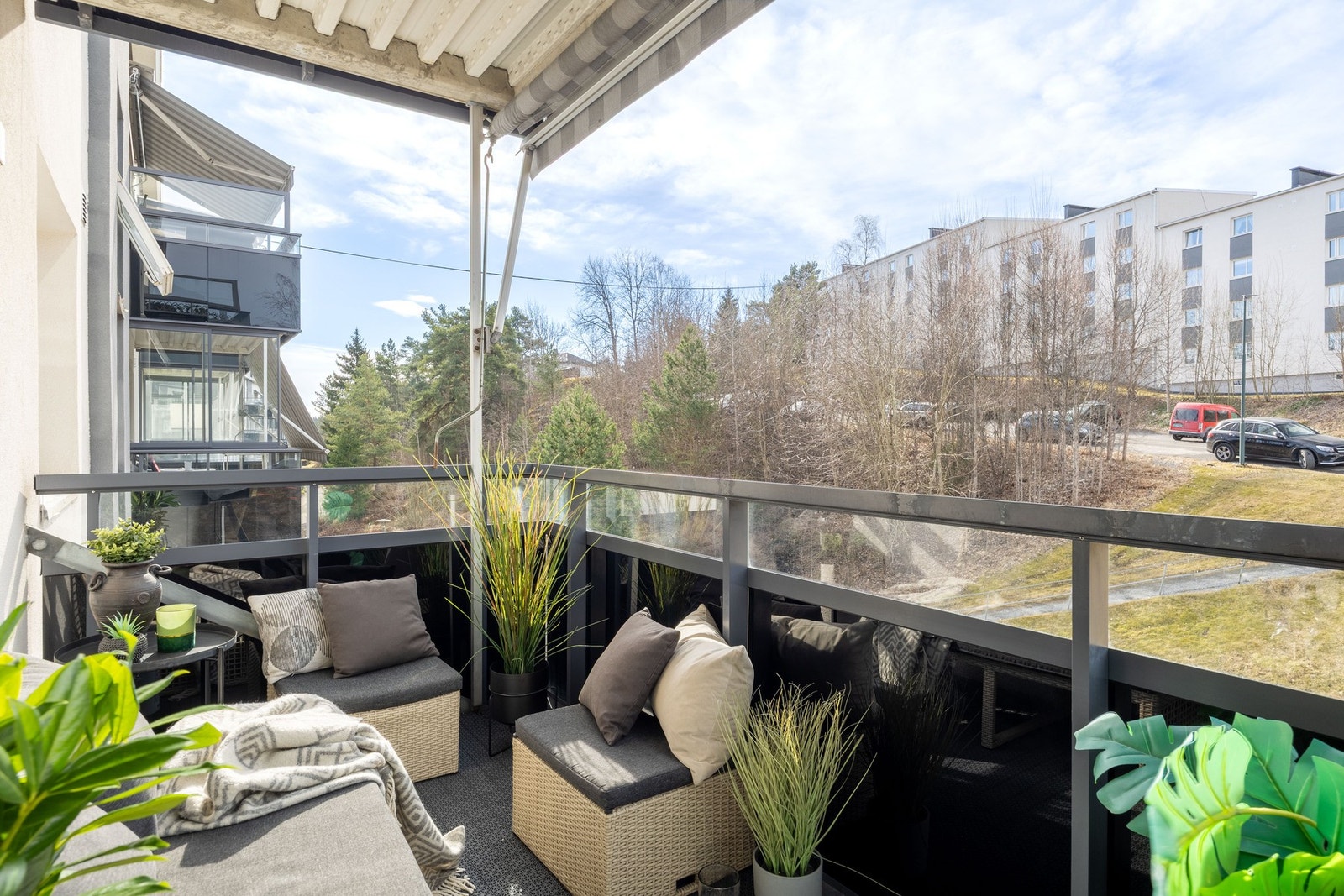 Utgang fra stue til sydvestvendt balkong på 6 kvm. Galleribilde