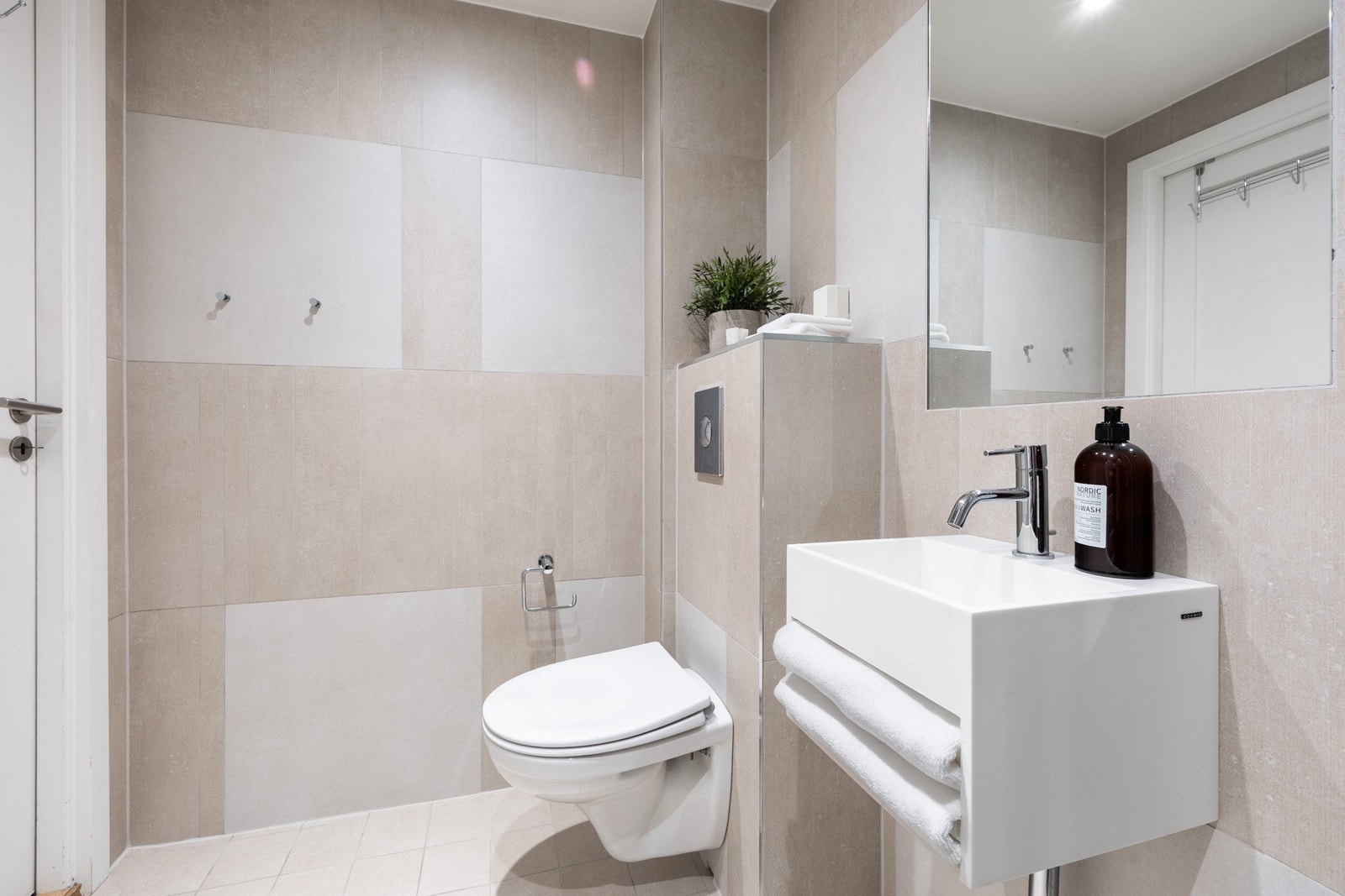 Opplegg for både vaskemaskin og tørketrommel. Galleribilde