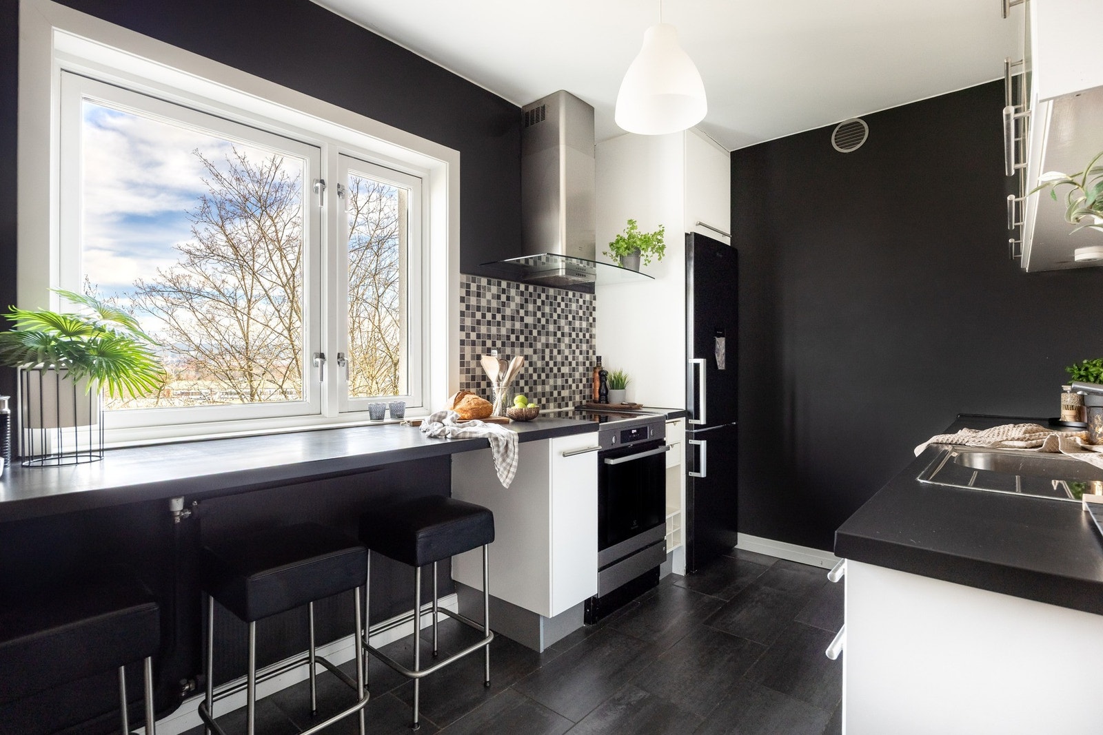 Moderne Ikea kjøkkeninnredning fra 2010, men modernisert i 2018. Galleribilde