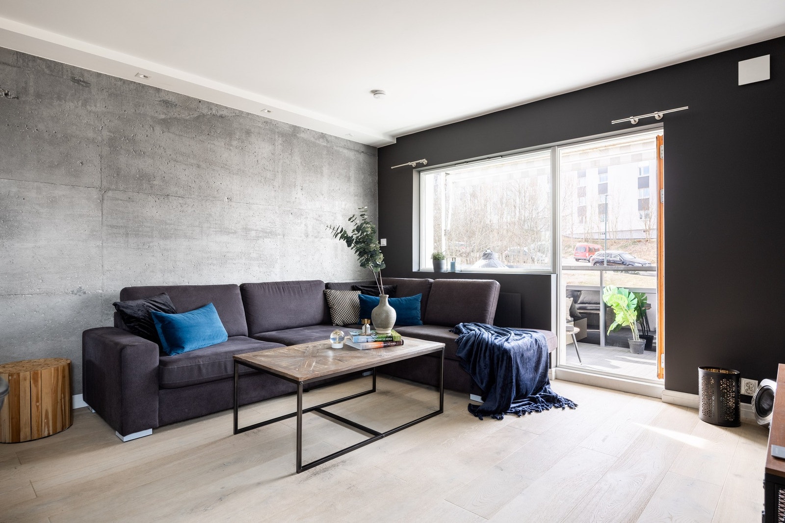 Attraktiv ende- og hjørneleilighet i et sentralt område med solrik balkong og mulig leie av parkering. Galleribilde