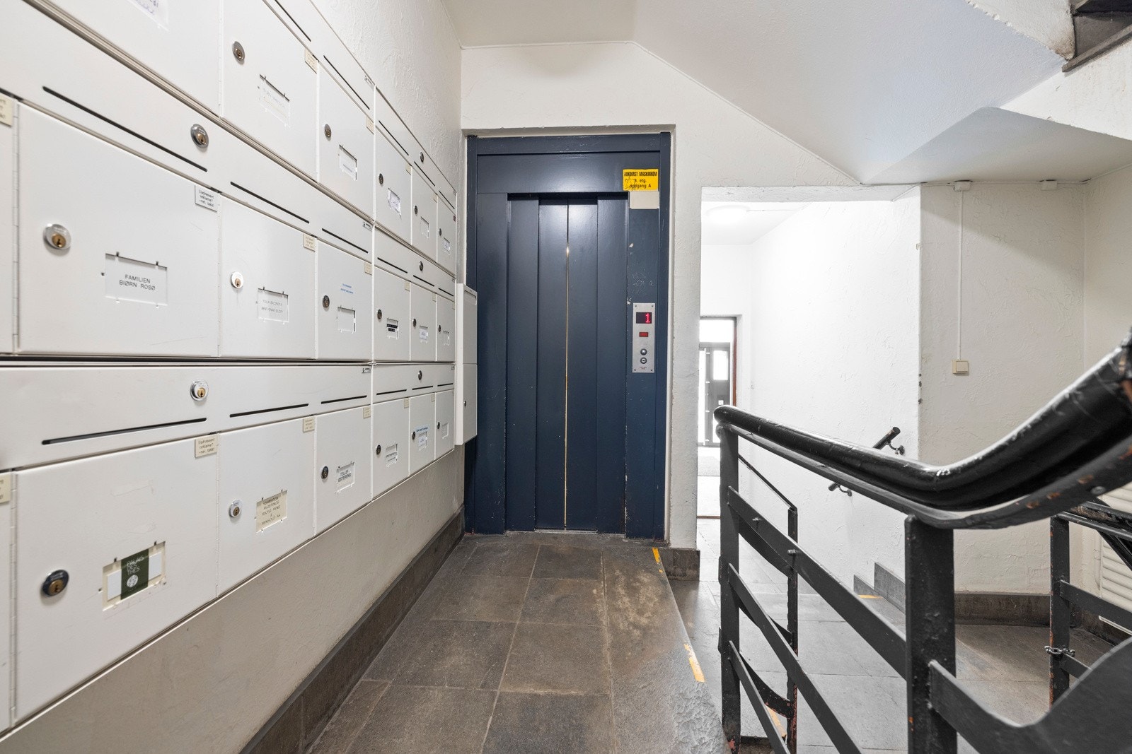 Leiligheten ligger i byggets 6.etasje med heisadkomst. Galleribilde