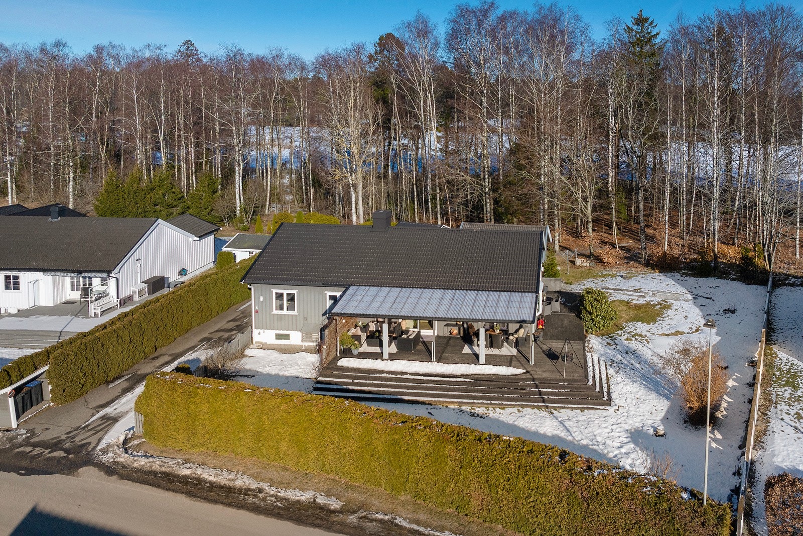 Super beliggenhet med Bugårdsparken som nærmeste nabo. Her har man egen sti inn til parken Galleribilde