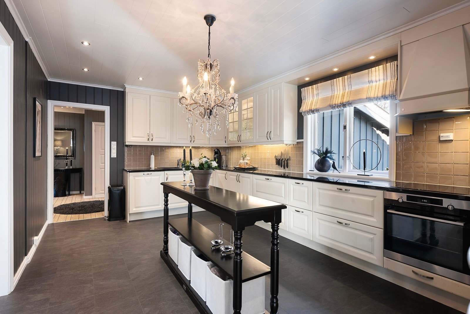 Her er det rikelig med plass for husets kokk Galleribilde