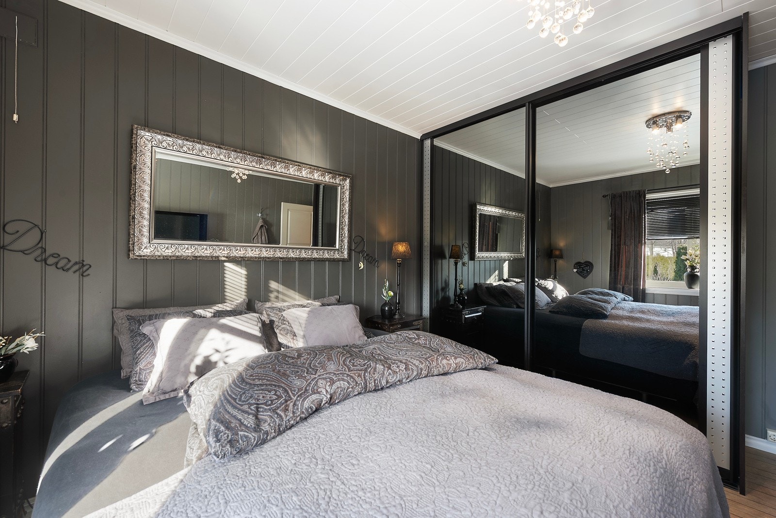 med god garderobeløsning Galleribilde