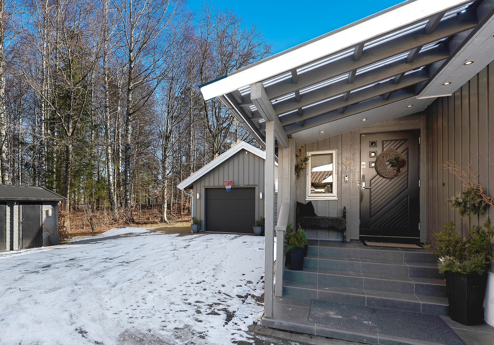 Overbygget inngangsparti Galleribilde