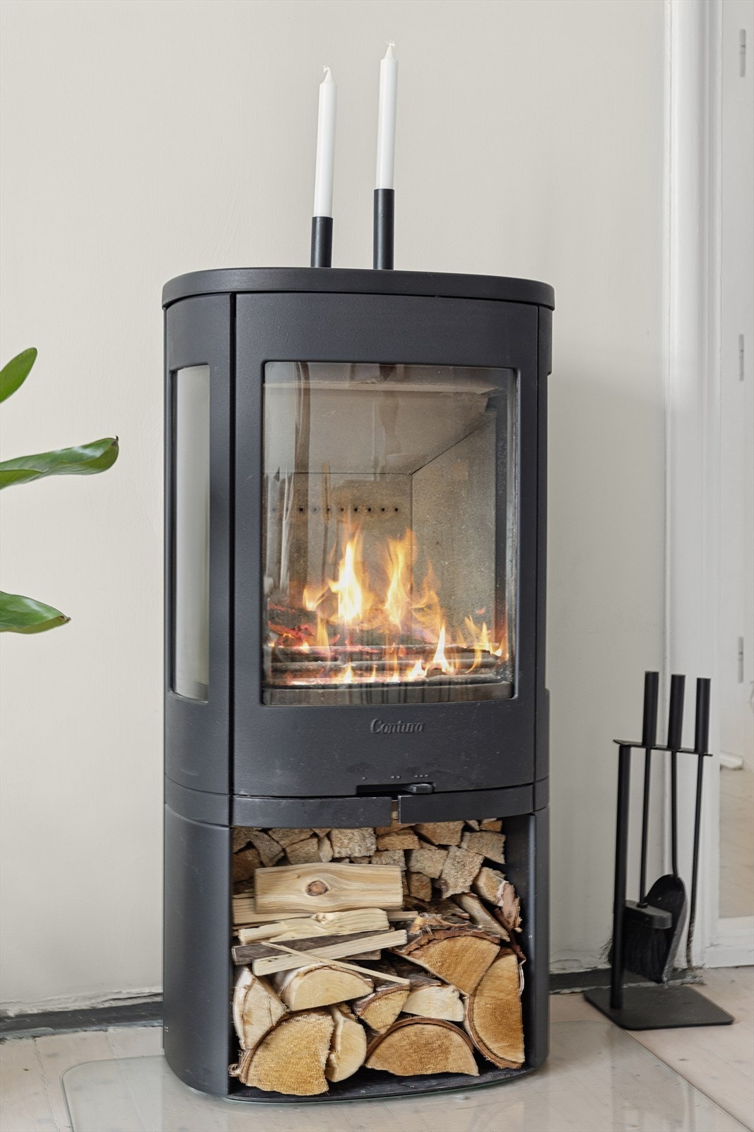 Koselig vedovn i stuen som varmer godt. Galleribilde