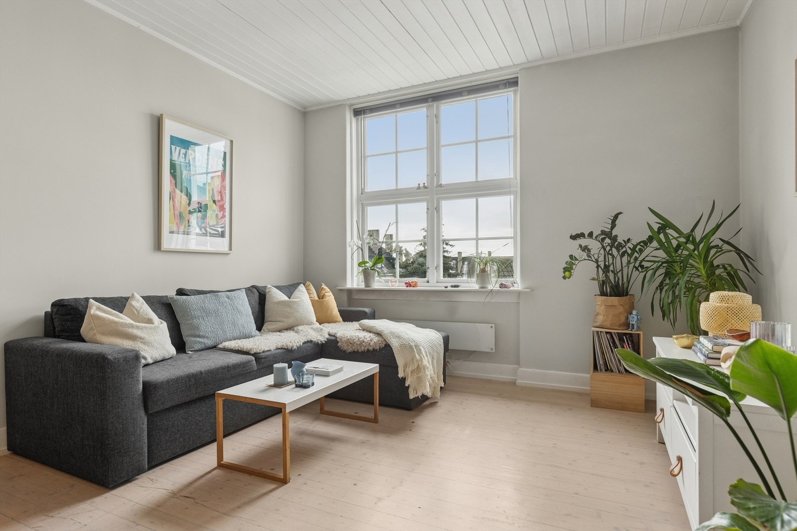 Leiligheten har en god intern beliggenhet og vender i sin helhet mot indre gård. Galleribilde