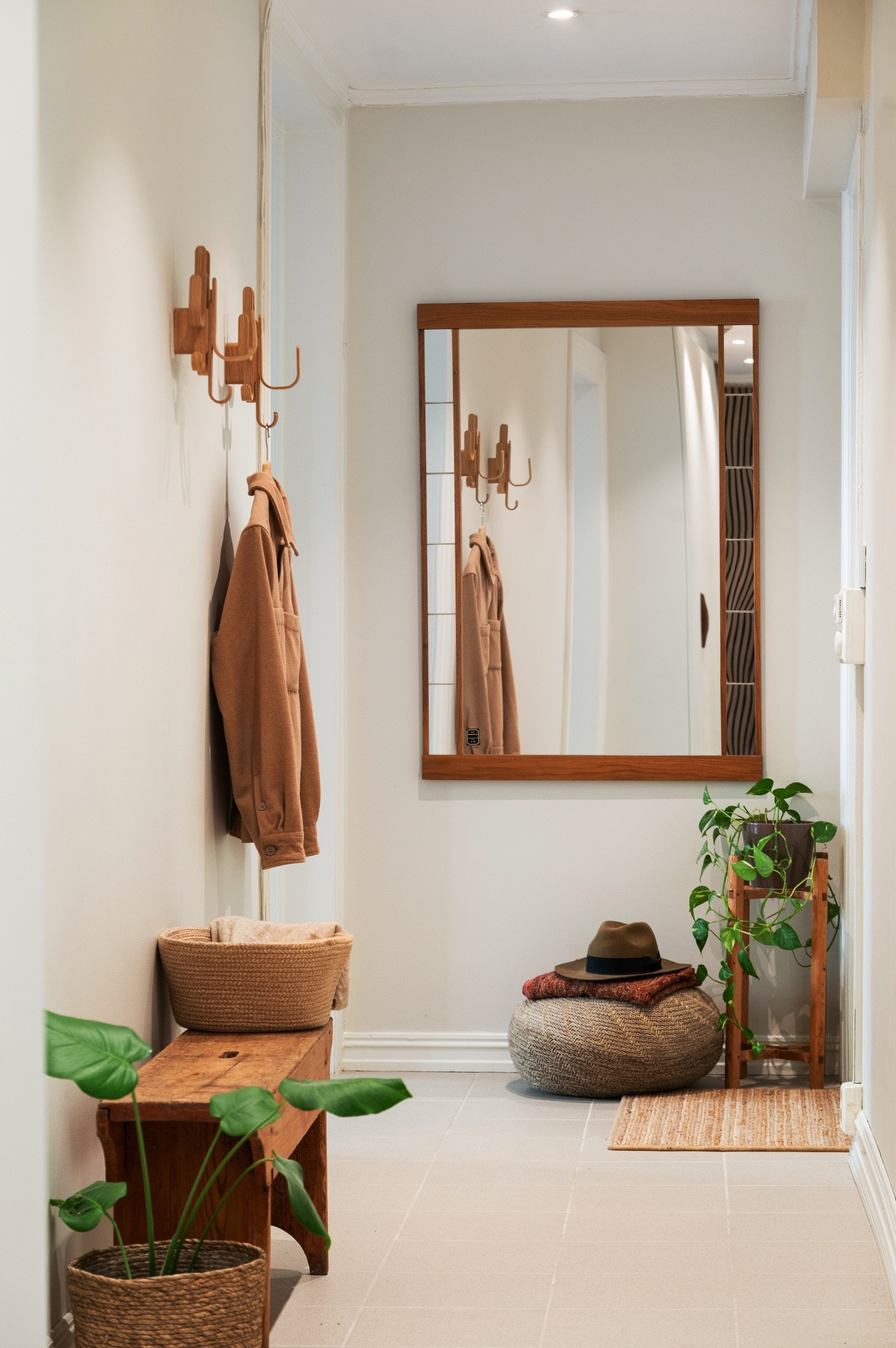 Gulvet er flislagt og tåler godt daglig bruk, og downlights i himlingen gir et godt og jevnt lys Galleribilde