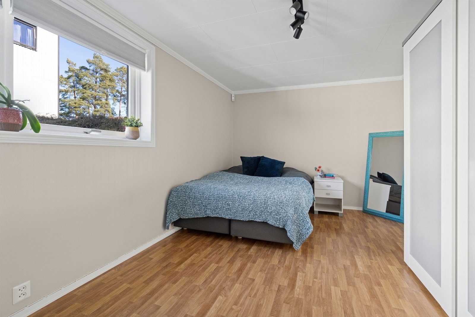 Soverommene har plass til både seng, tilpasset garderobløsning og andre ønskede småmøbler. Galleribilde