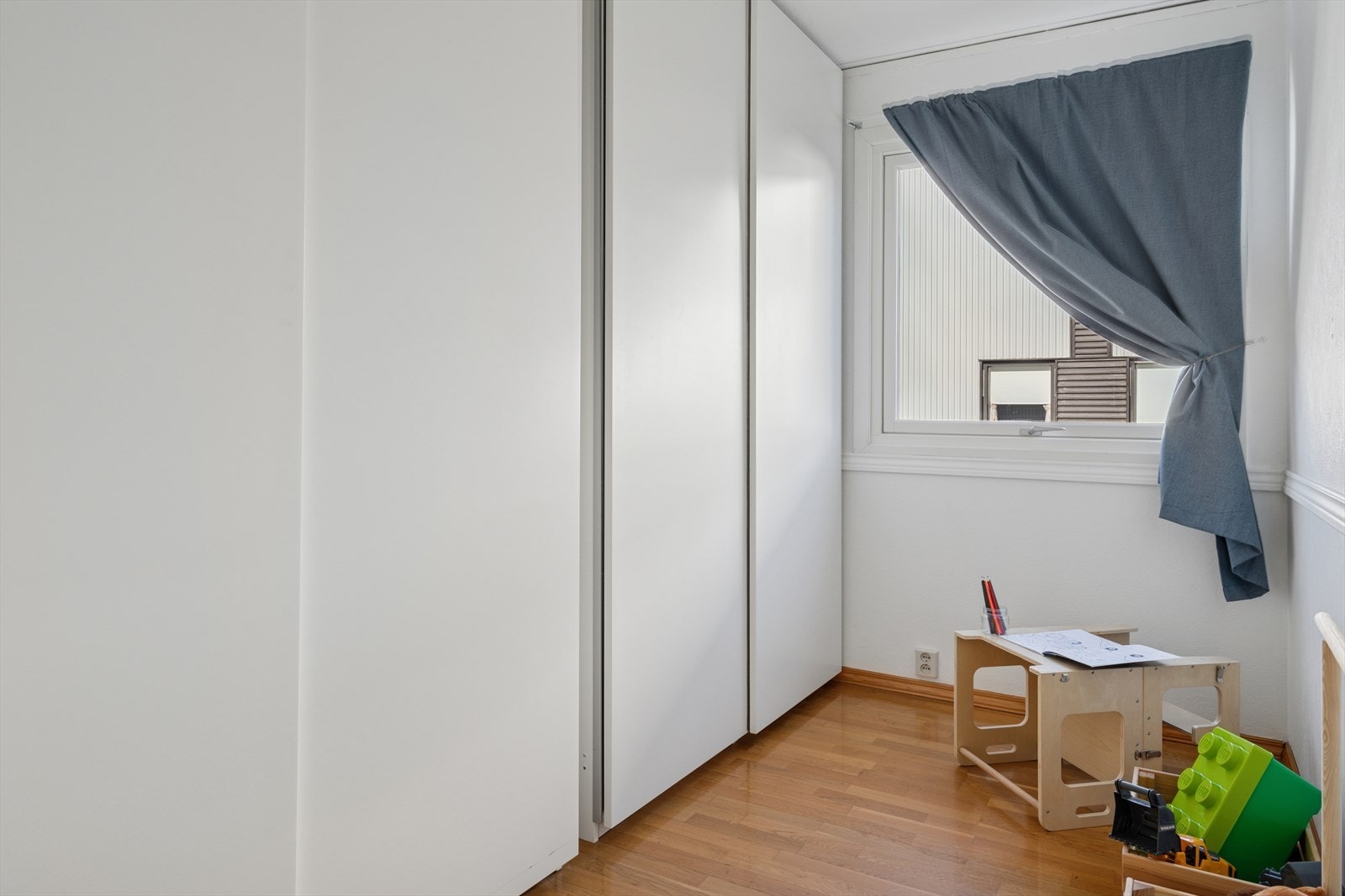 Dette soverommet er idag innredet med garderobeløsning. Galleribilde