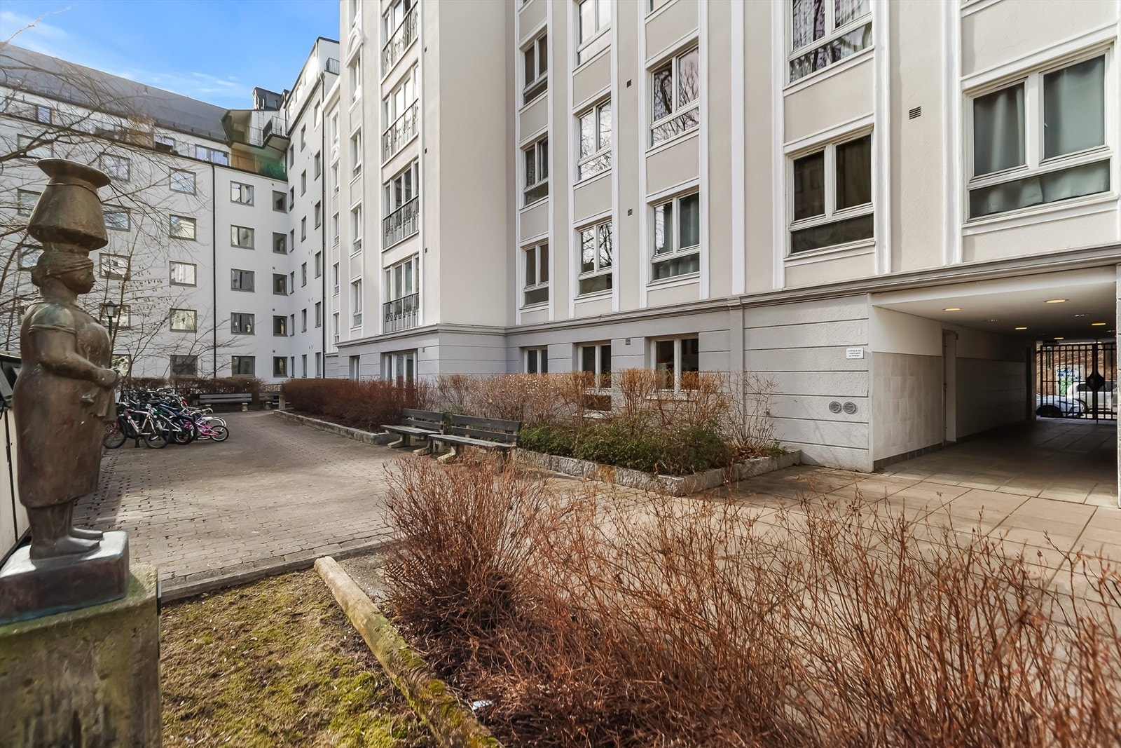 Hyggelig avlåst og skjermet gårdsrom. Galleribilde