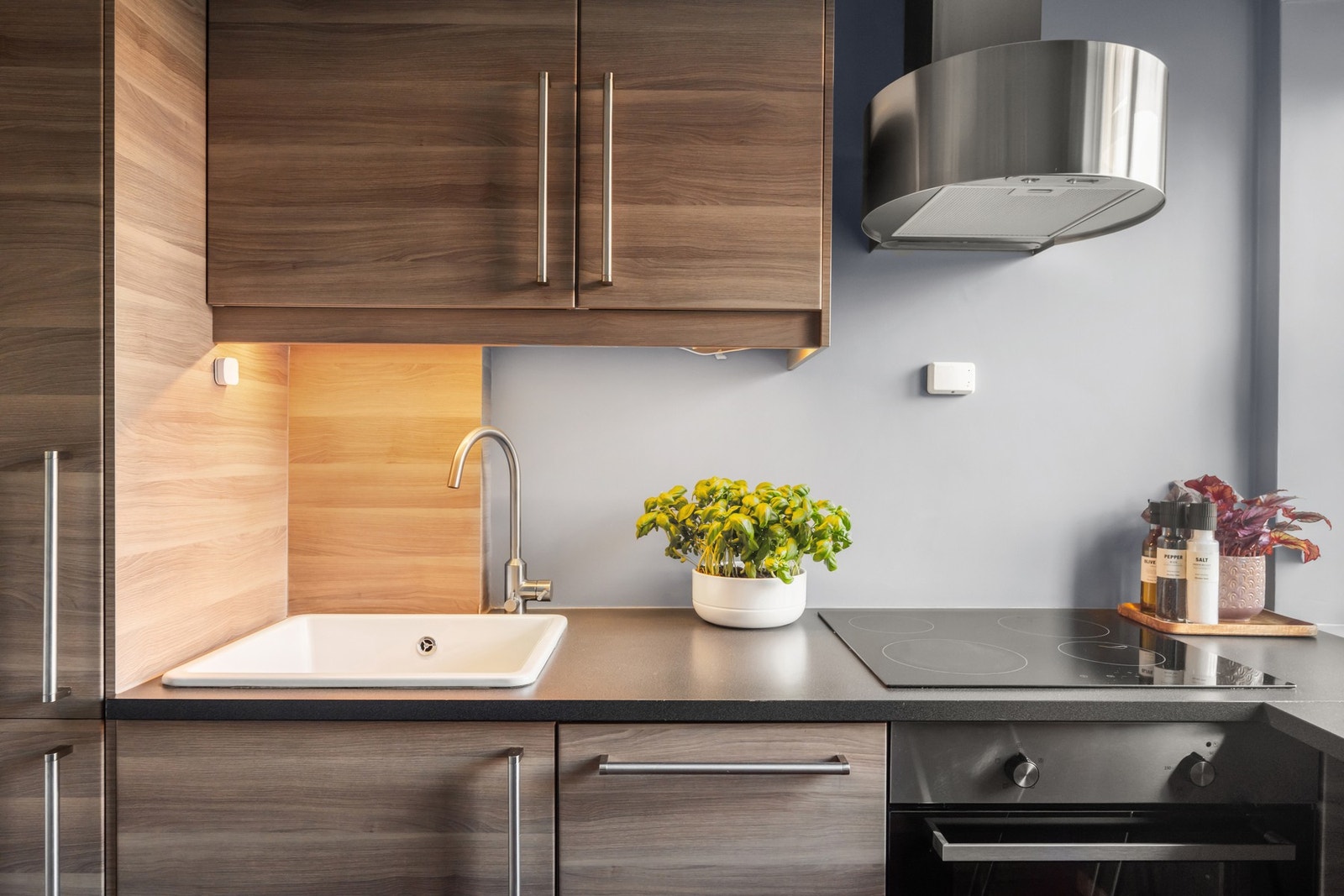 IKEA-innredning fra 2016 med integrerte hvitevarer Galleribilde