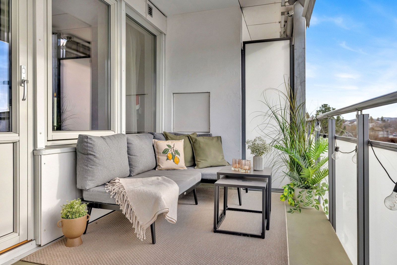 Fra stuen er det utgang til en stor, trivelig balkong på ca. 10 m². Galleribilde