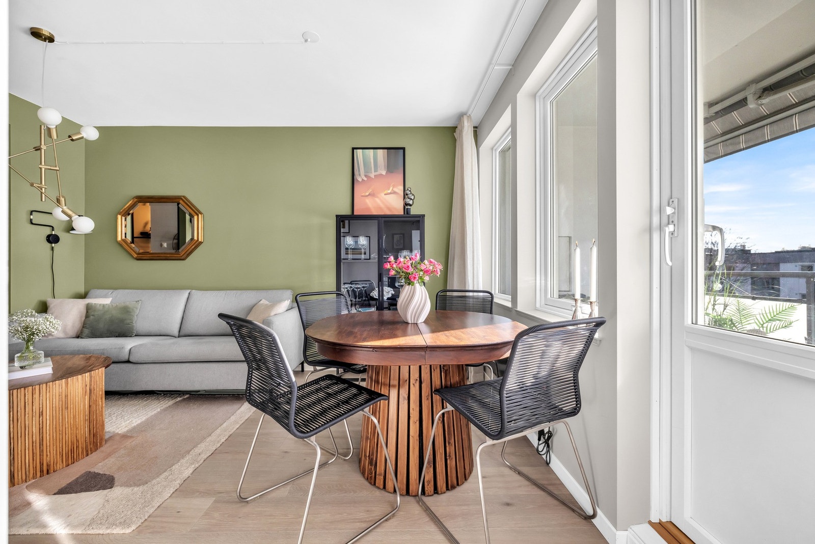 Vi beveger oss videre inn i stuen. Galleribilde