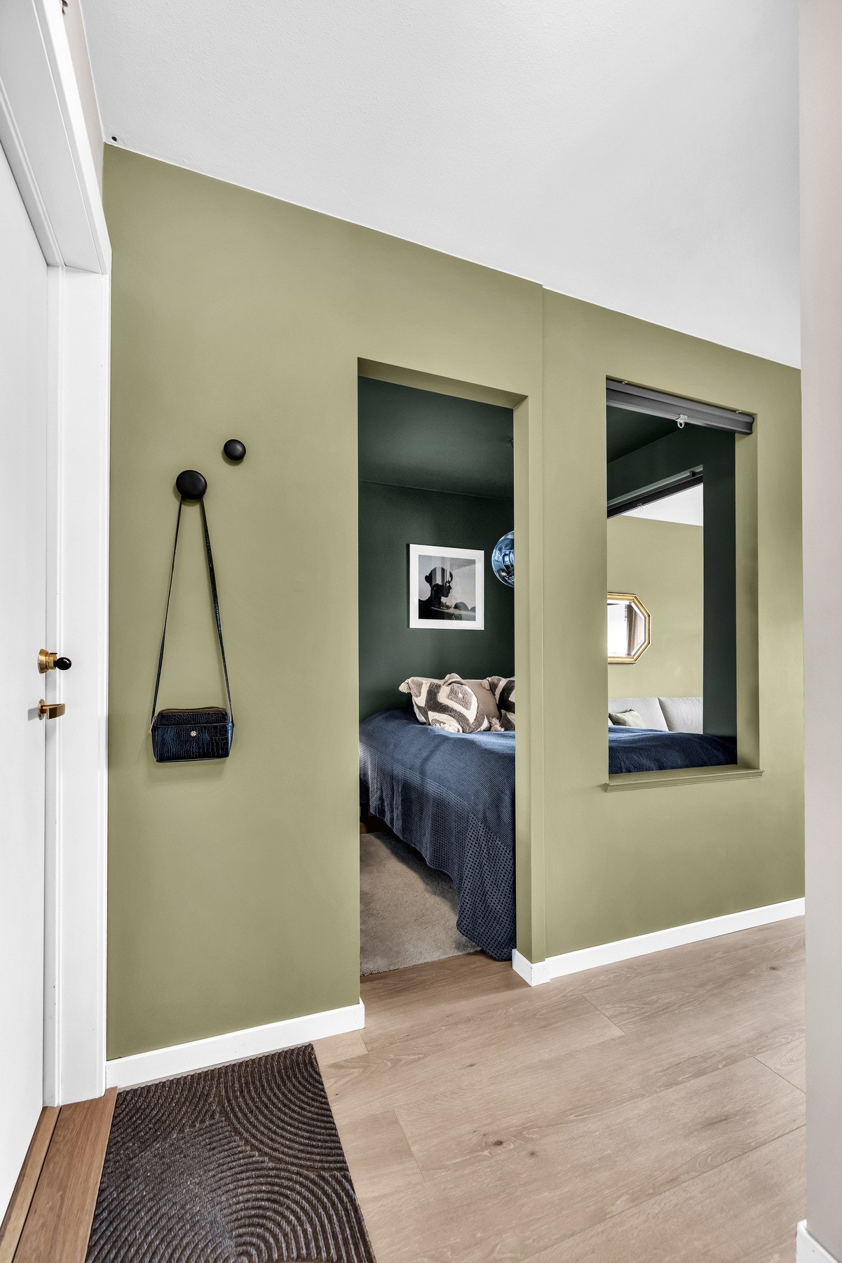 I entréen er det også dørcallinganlegg, som gjør det enkelt å slippe inn gjester fra bakkeplan. Galleribilde