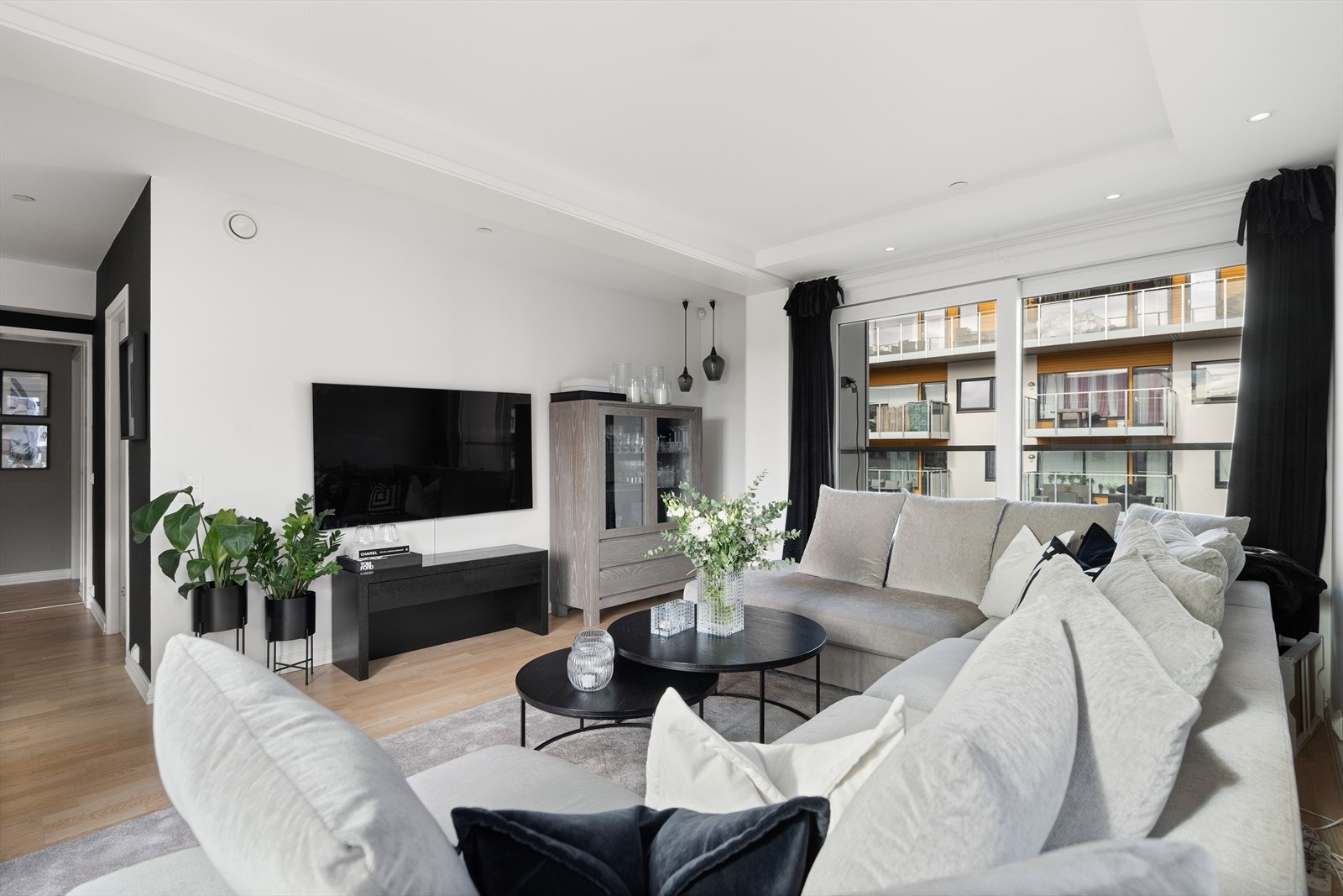 Det er montert downlights i deler av himlingen. Galleribilde