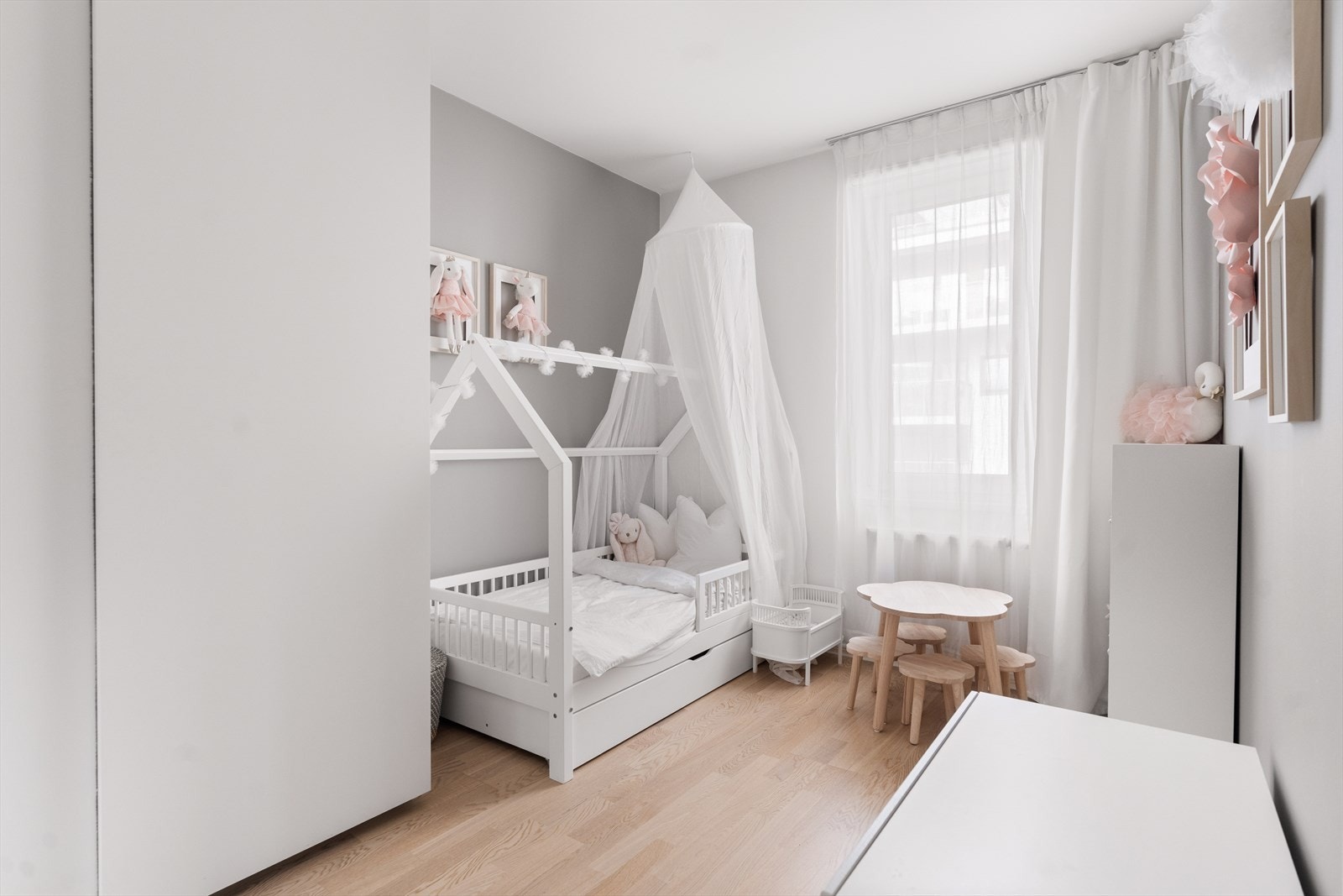 Soverom nr. 2 fungerer ypperlig som barnerom, gjesterom eller kontor - her er mulighetene mange. Galleribilde