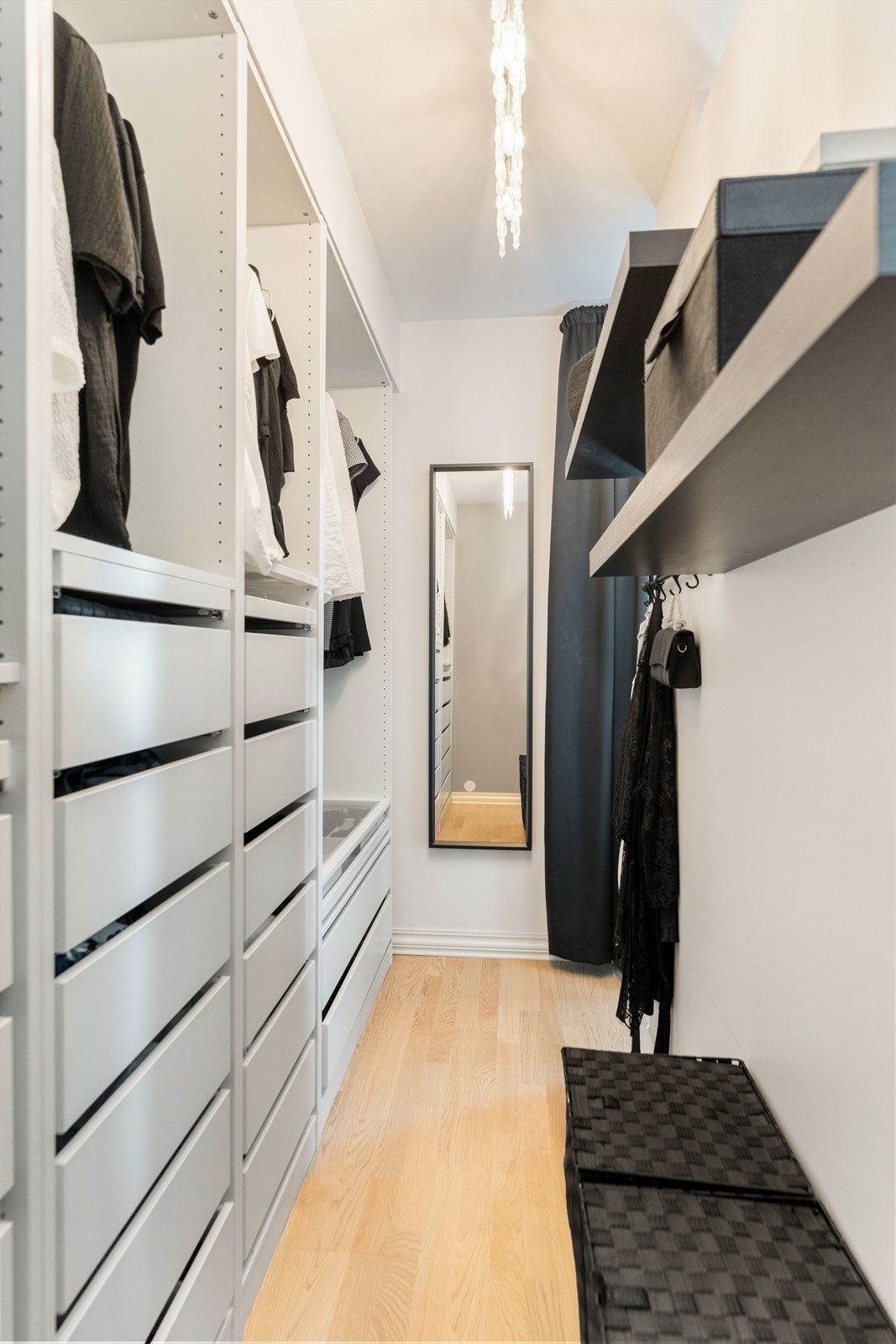 Her er det rikelig med oppbevaringsplass! Galleribilde