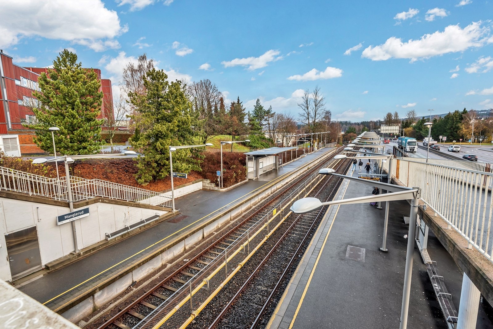 En kort 5-minutters spasertur unna finner du Manglerud T-bane, som gir enkel tilgang til offentlig transport og byens øvrige fasiliteter. Galleribilde