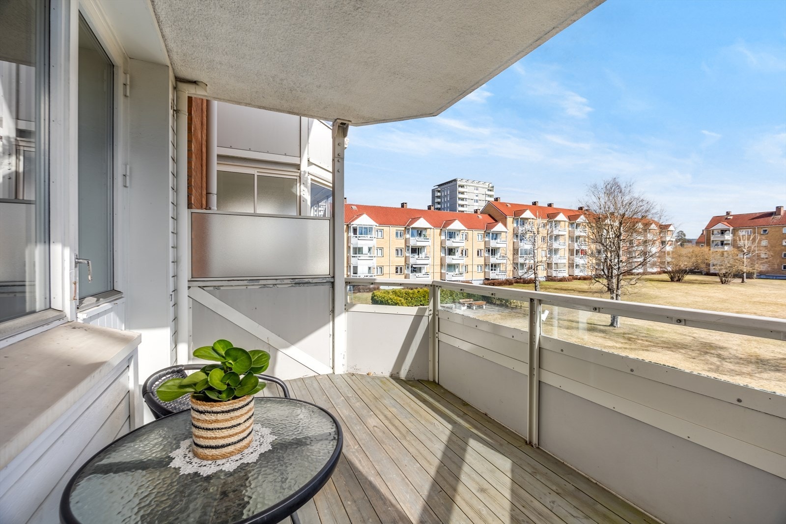 Fra stuen har du direkte utgang til en herlig sørøstvendt balkong på ca. 6 m². Galleribilde