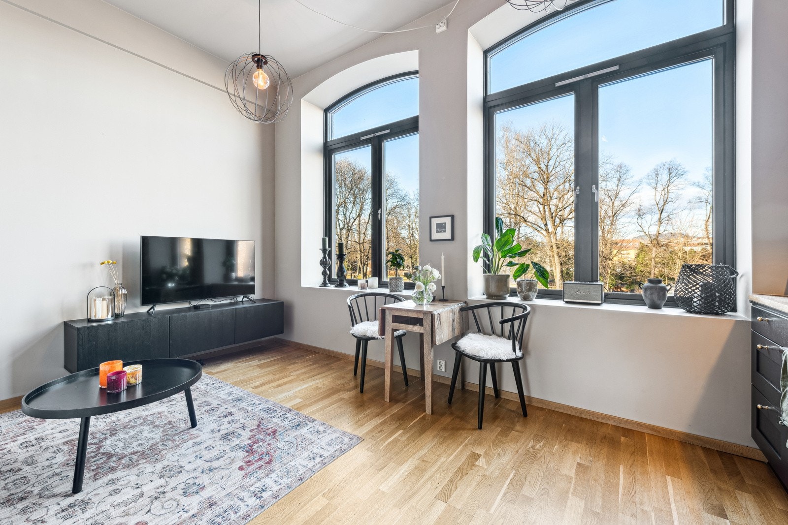 Store, flotte vinduer fra 2021. Galleribilde