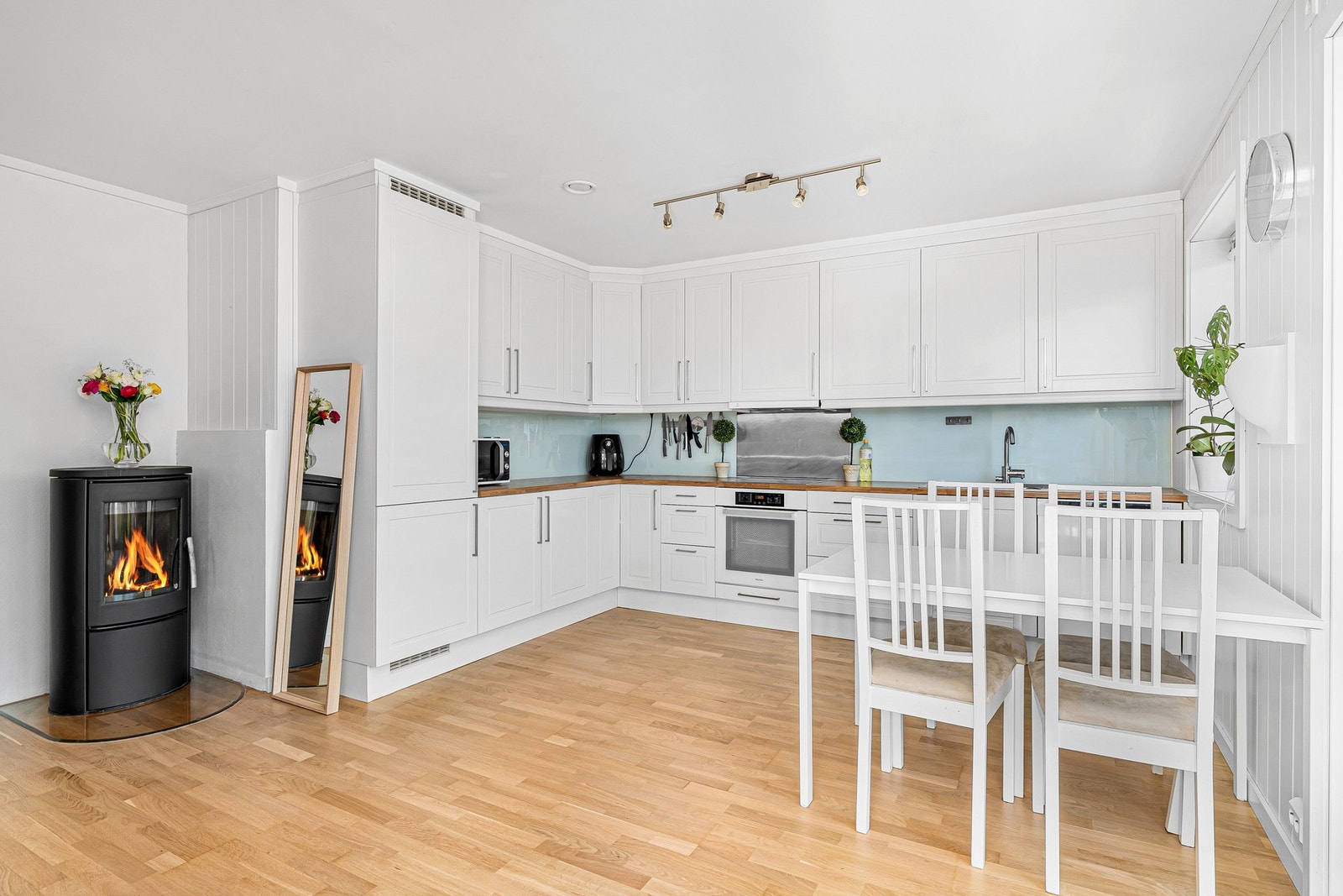 Kjøkken med peisovn Galleribilde