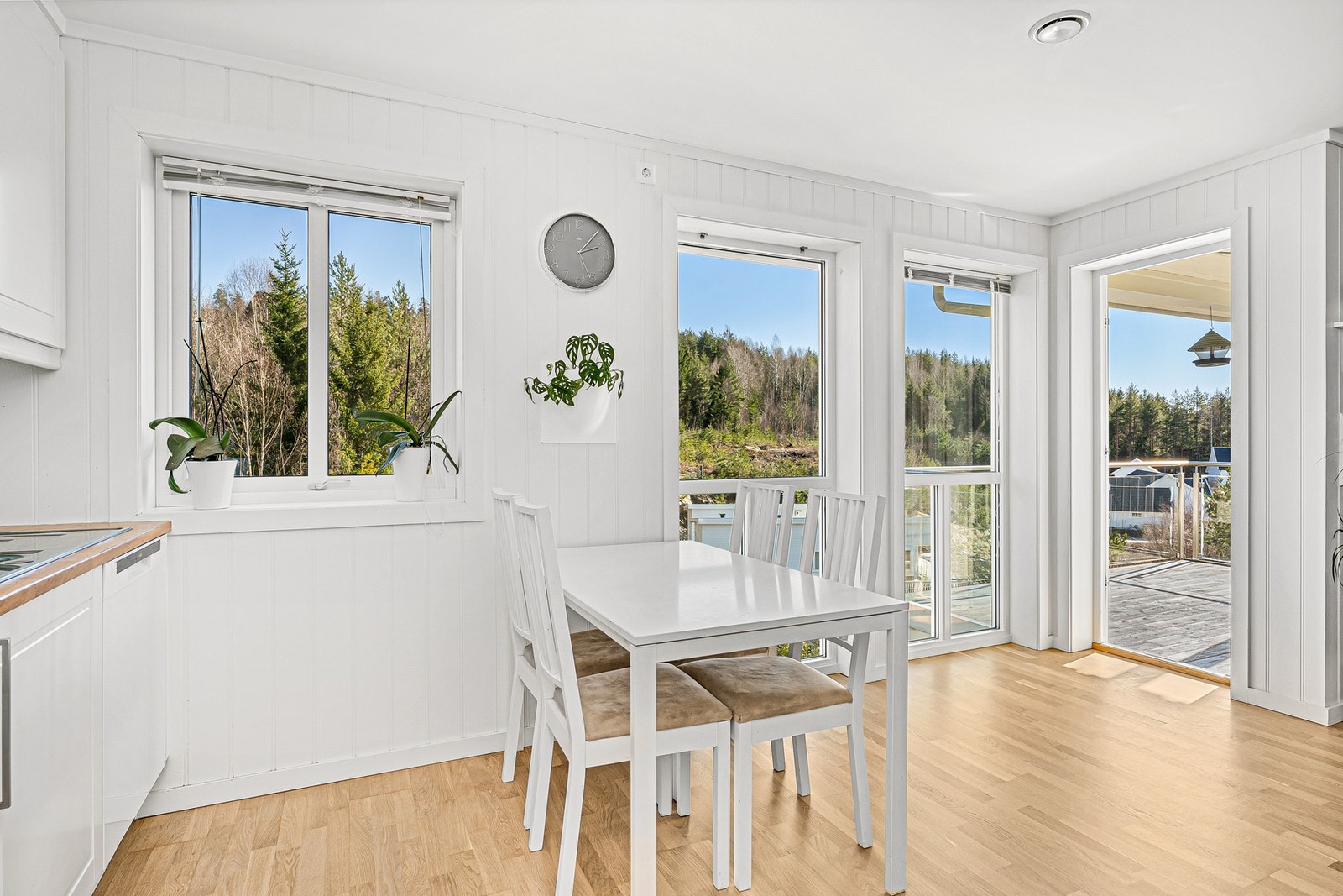 Spiseplass på kjøkkenet Galleribilde