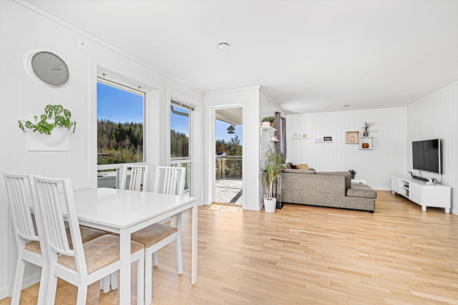 Stue med åpen kjøkkenløsning Galleribilde