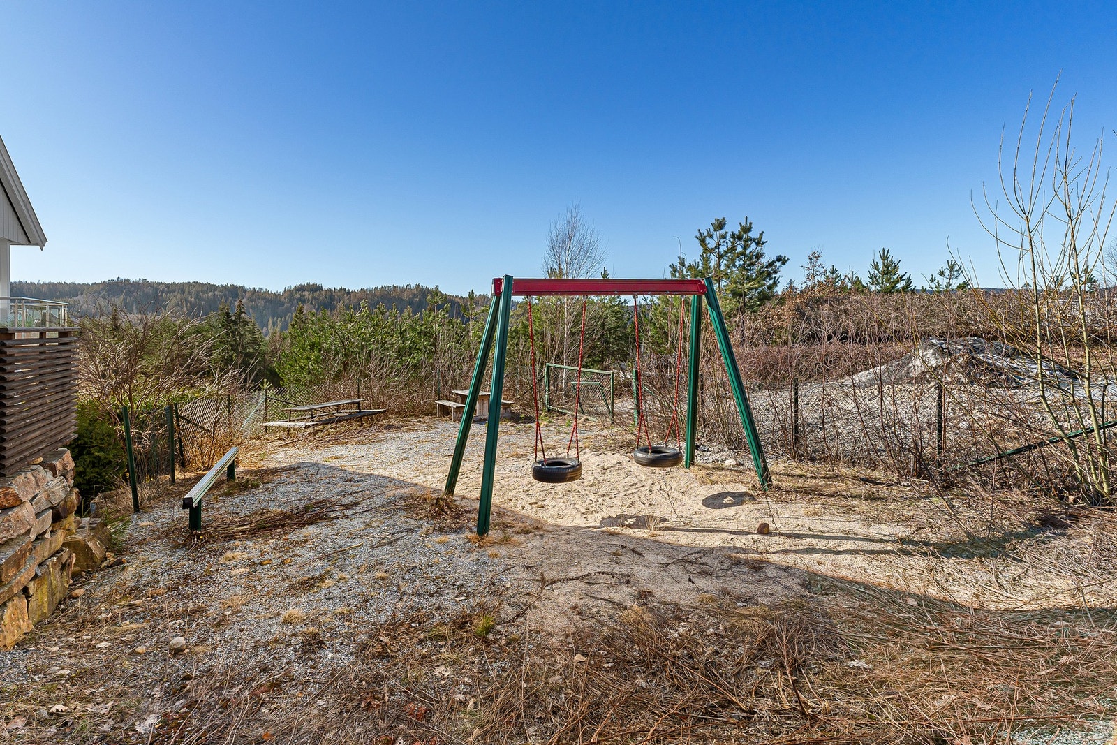 Lekeplass på felles tun Galleribilde