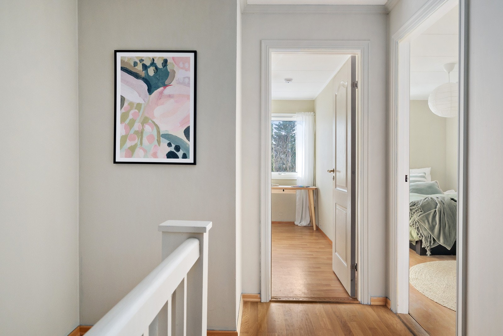 2.etasje inneholder 3 gode soverom og bad. Kaldtloft for lagring Galleribilde