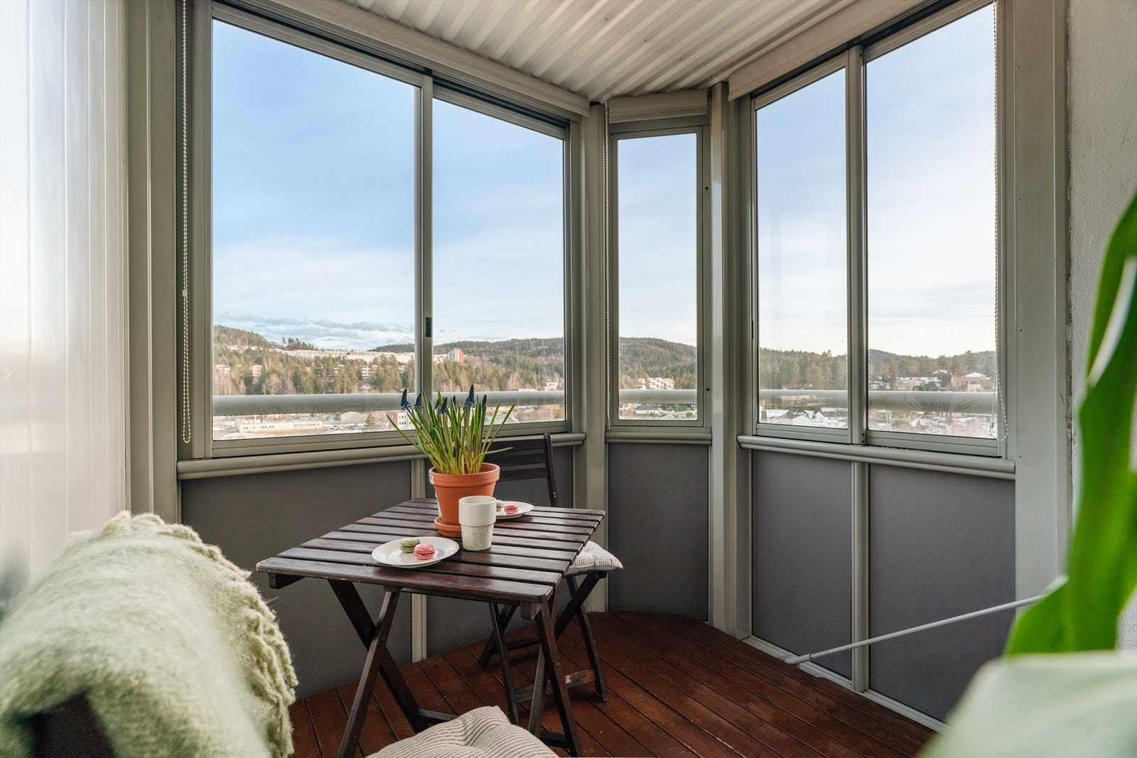 Balkongen har gode solforhold og flott utsikt. Galleribilde