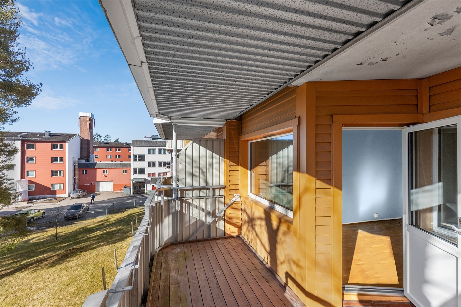 DNB Eiendom v/ Line B. Lundevik ønsker velkommen til Oppsalstubben 5A. Her kan du nyte sene kvelder med hygge og grilling (elektrisk/gass). Galleribilde