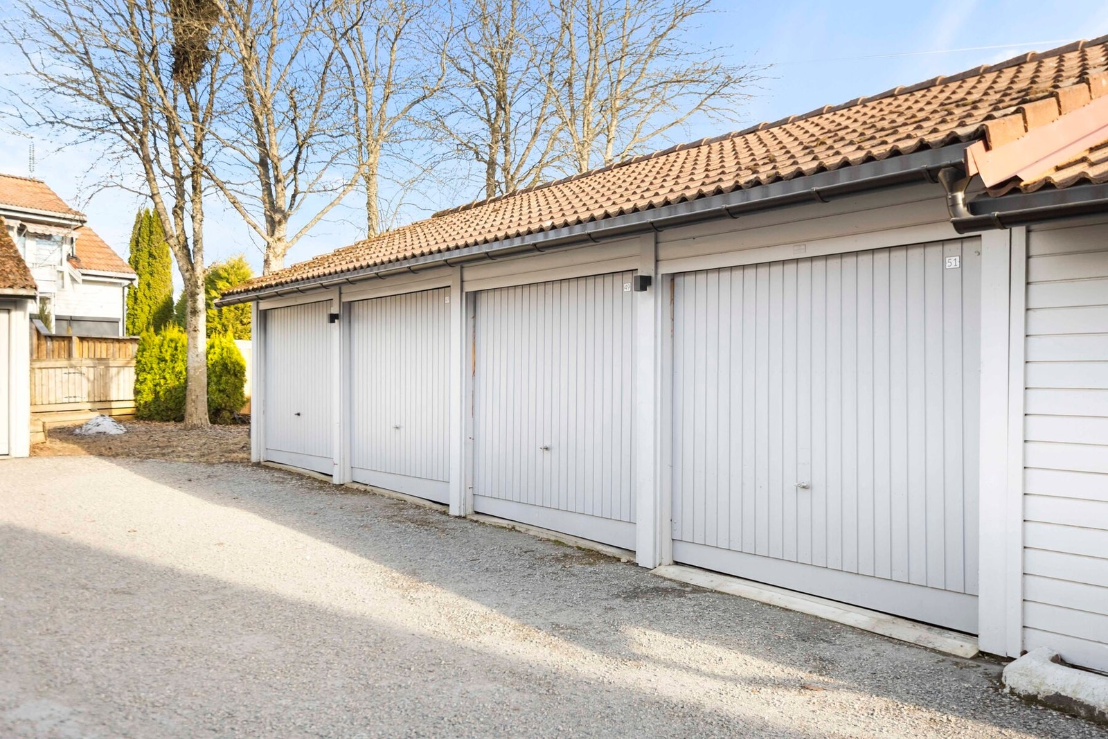 Boligen disponerer en garasje i felles rekke. Galleribilde