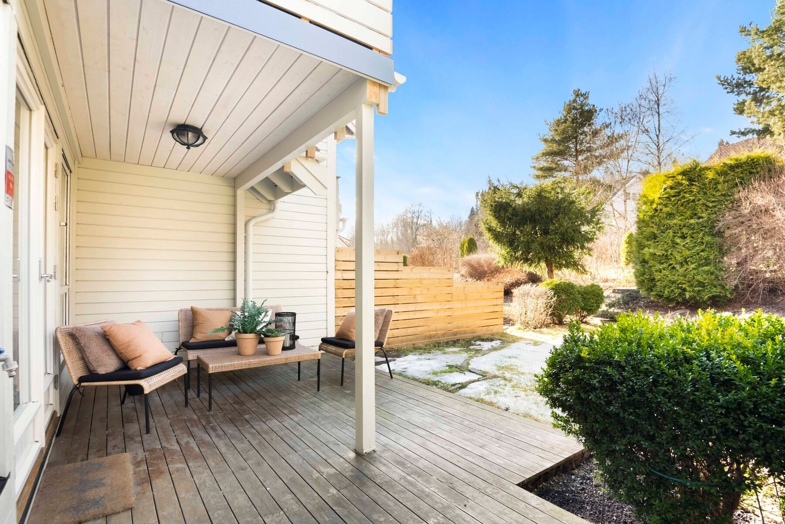 Videre er markterrassen utstyrt med utebelysning. Galleribilde