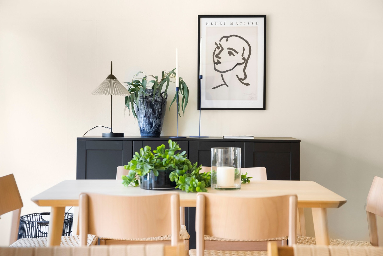 Boligens sosiale sone er romslig og innbydende. Galleribilde