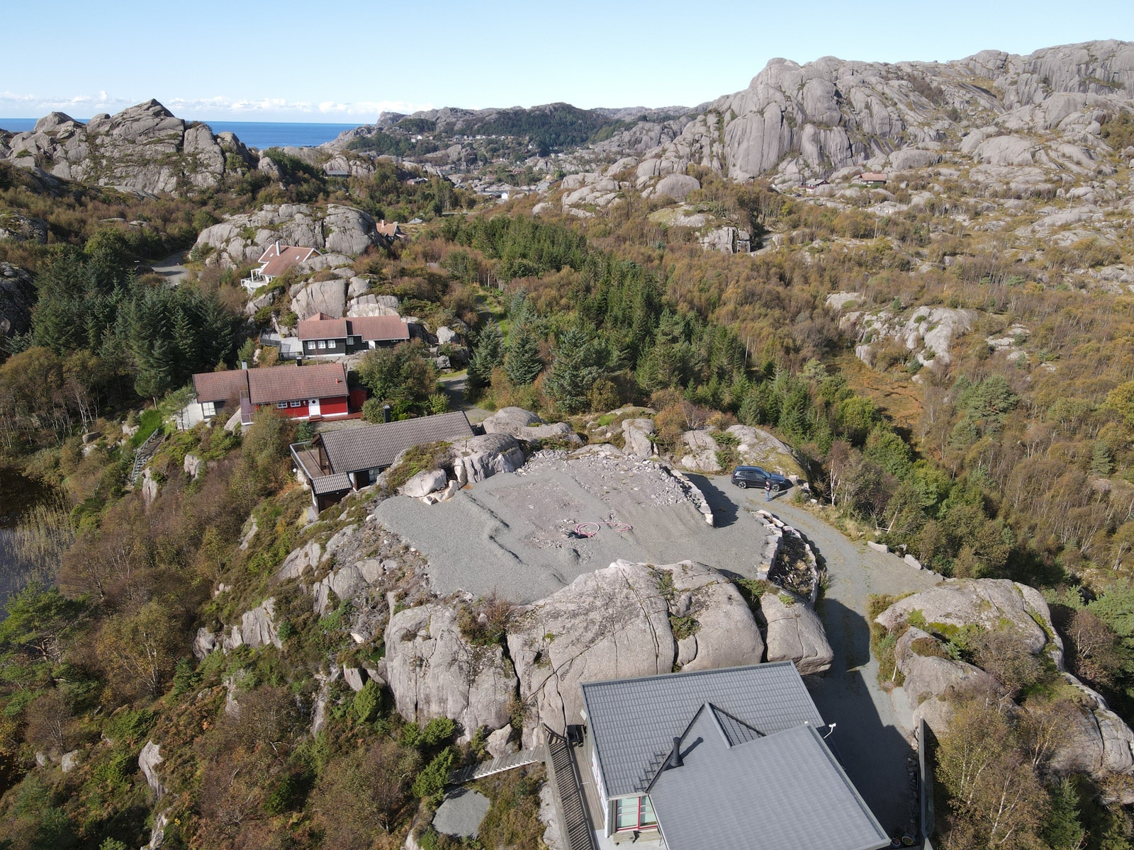 Tomten ligger ferdig planert. Byggearbeider kan igangsettes Galleribilde