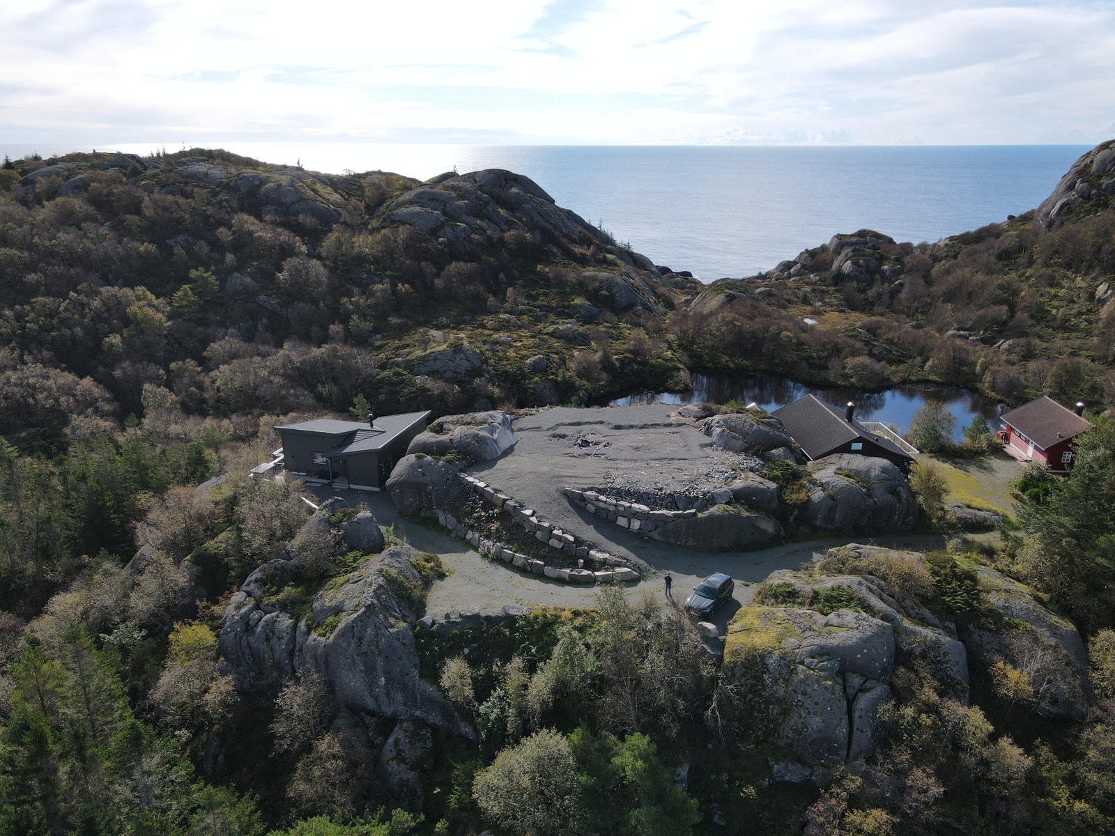 Tomten ligger ferdig planert med nydelig utsikt over storhavet. . Byggearbeider kan igangsettes Galleribilde