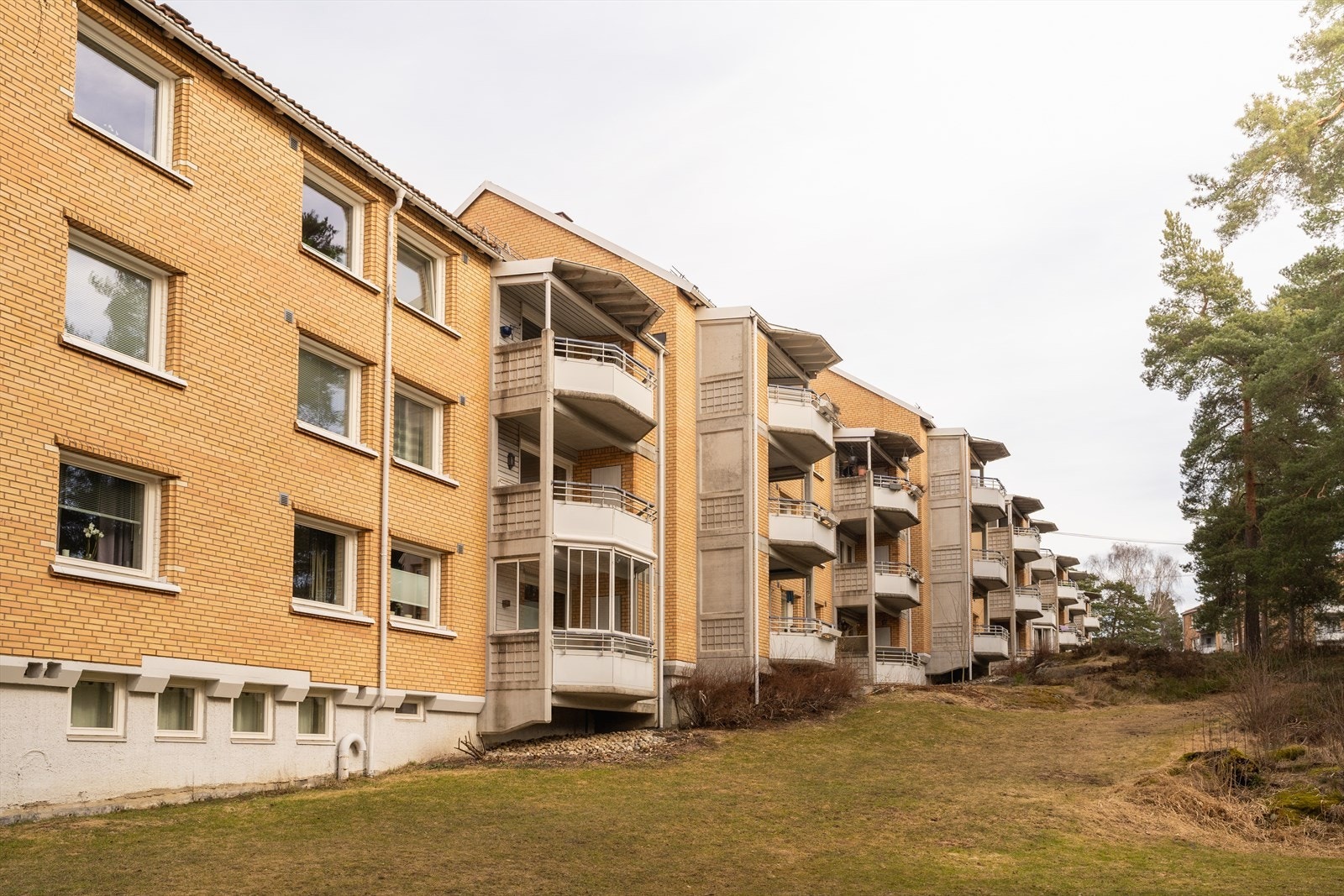 Boligen ligger i et meget veletablert boligområde med rolige og barnevennlige omgivelser Galleribilde