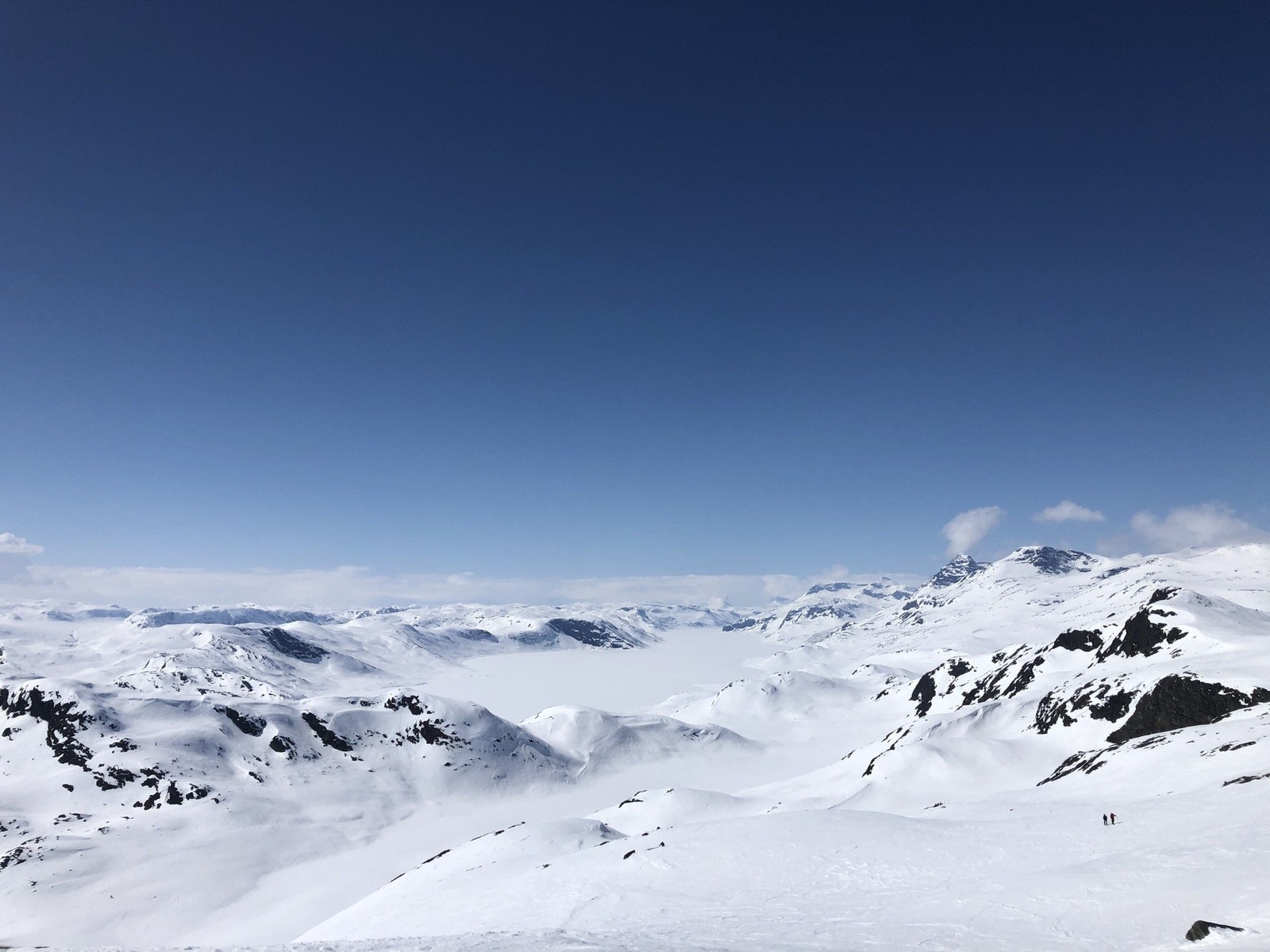 Beitostølen er porten til unike Jotunheimen og andre fjellområder - Dette bildet er fra en randonee tur opp på Synshorn Galleribilde