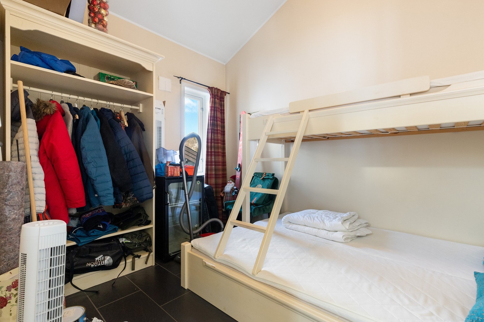 Åpent garderobeskap Galleribilde