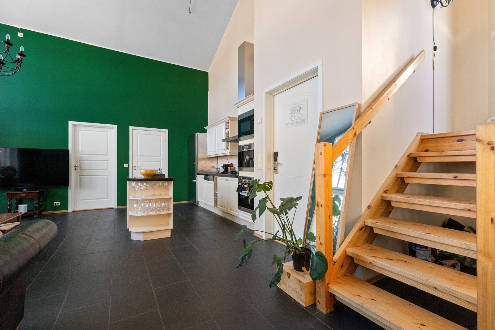 Trapp opp til ene balkongen Galleribilde