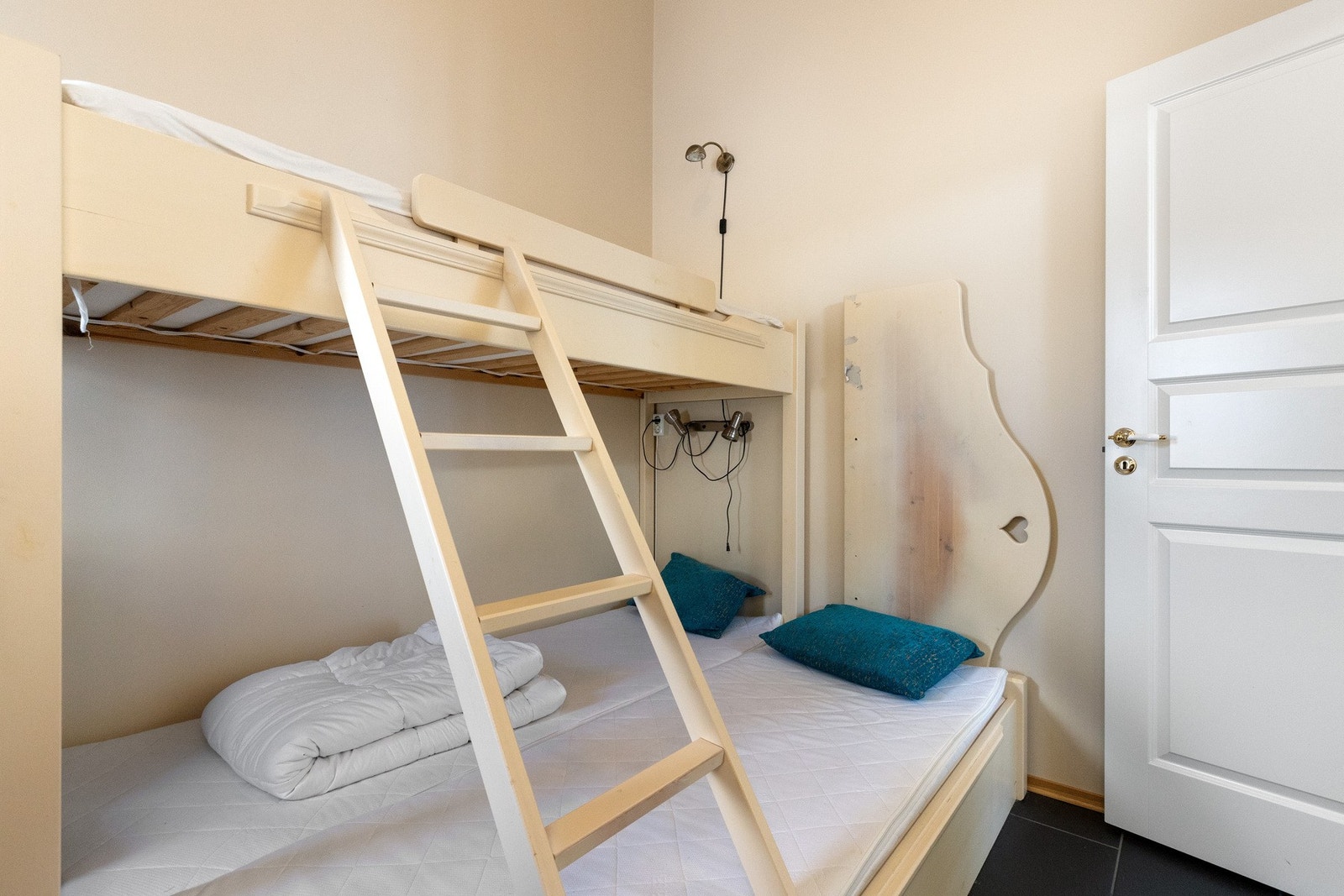 Dette rommet med familiekøyeseng Galleribilde