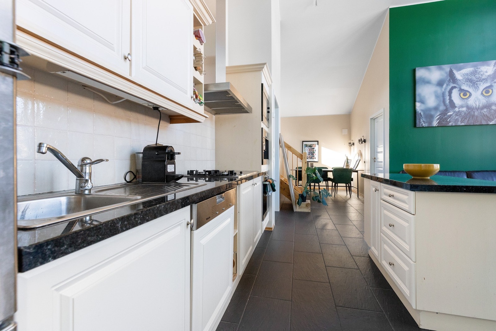 Flislagte gulv med varme Galleribilde