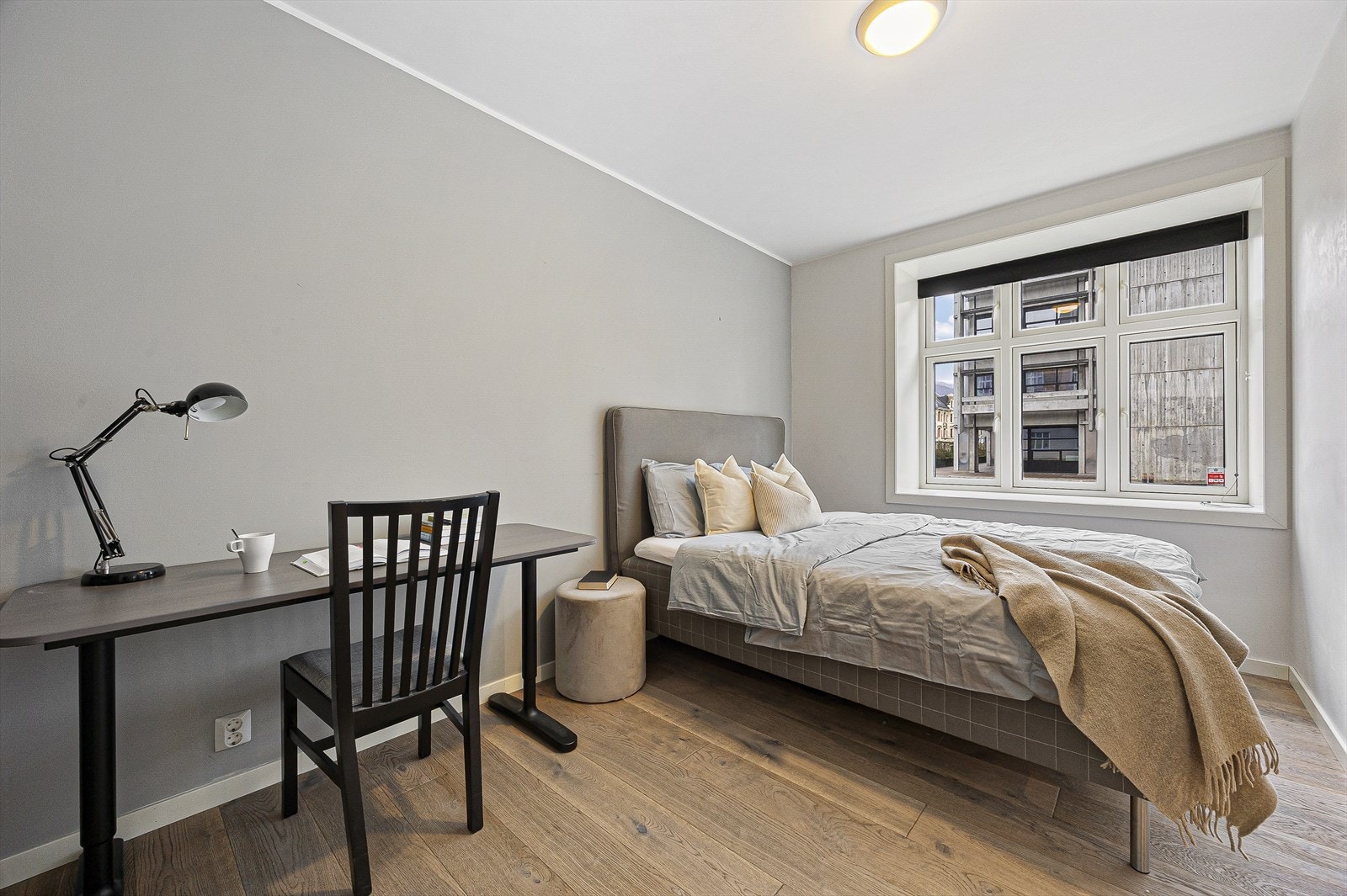 Soverommet har god plass til å innrede med både dobbeltseng og annen ønskelig møblering, og måler 11,3m2. Galleribilde