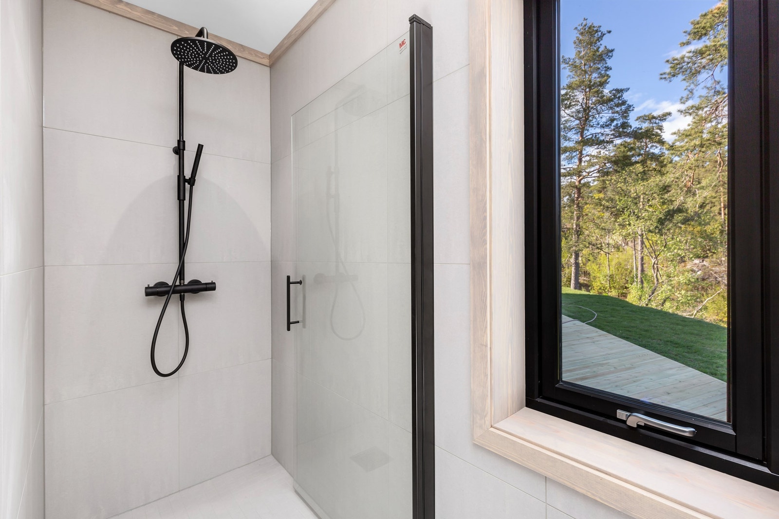 Dusjnisje på badet i annekset. Galleribilde