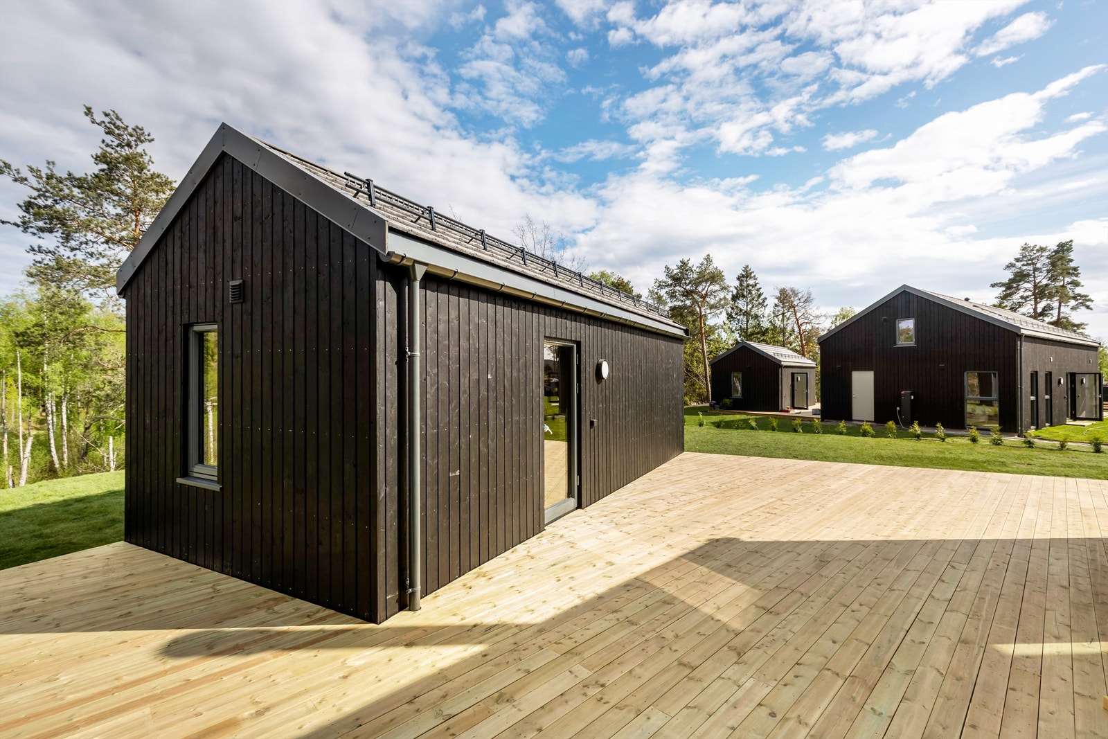 Terrassen binder hytta og annekset sammen. Galleribilde