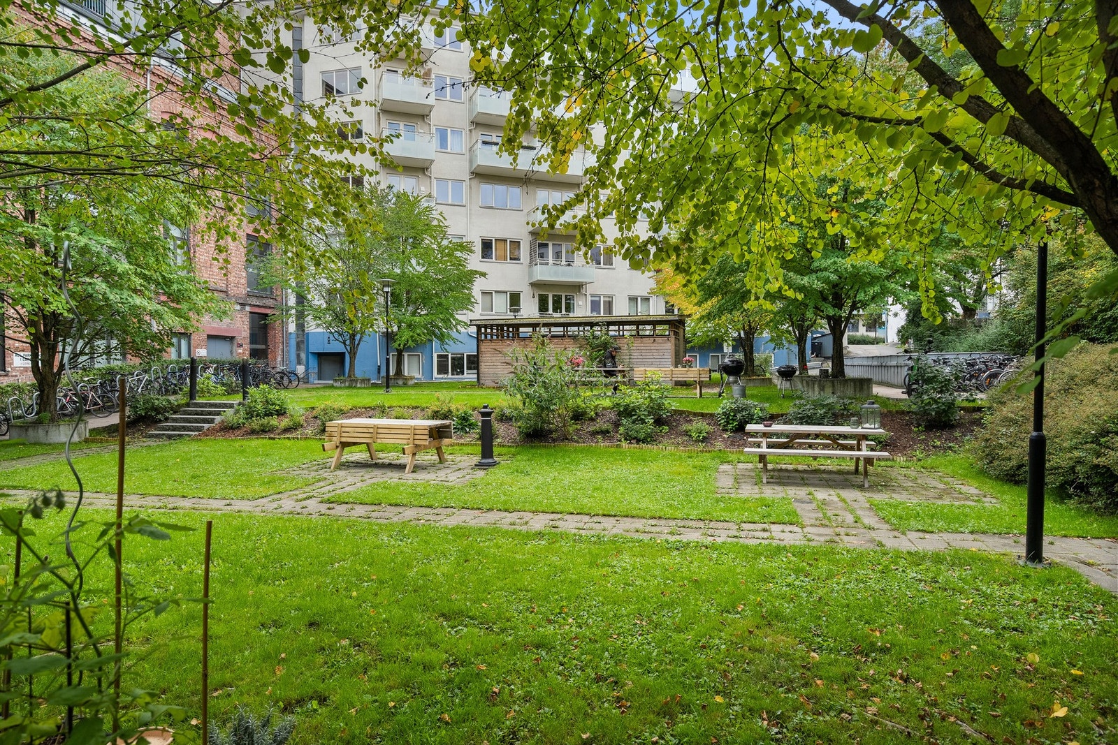 Flott opparbeidet indre bakgård. Galleribilde