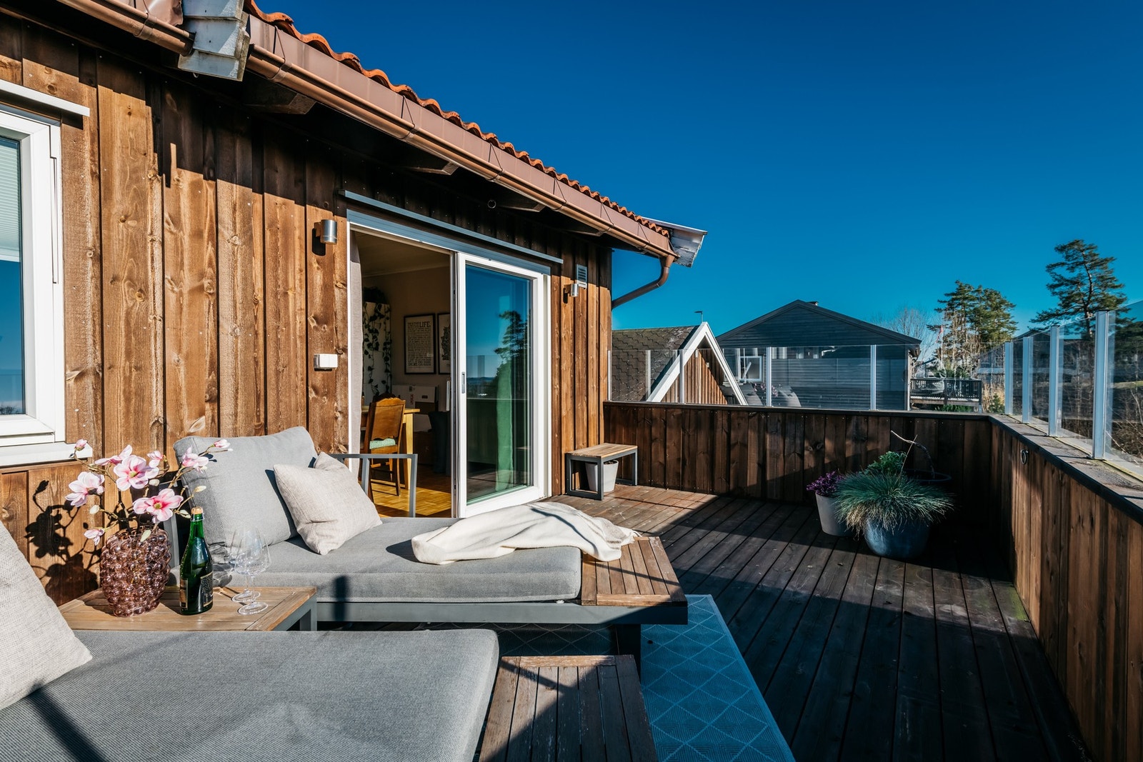 Fra stuen har man utgang til en hyggelig balkong på ca 16m2. Galleribilde