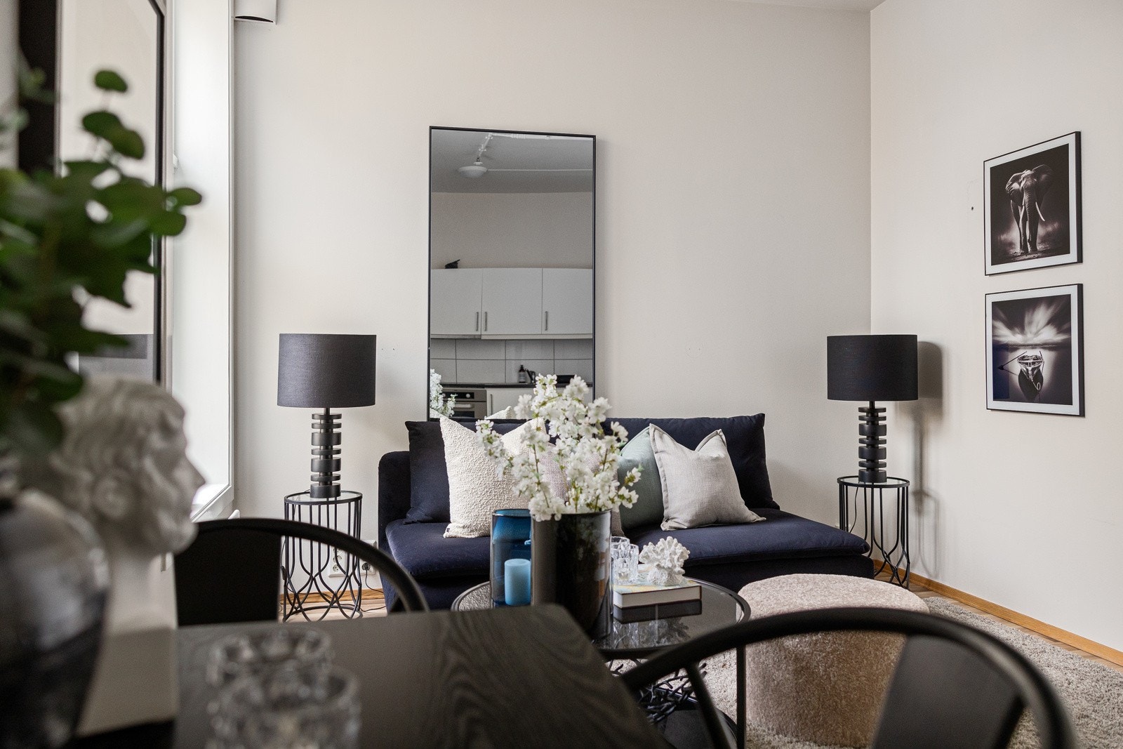 Leiligheten ligger i en høy 1. etasje. Galleribilde