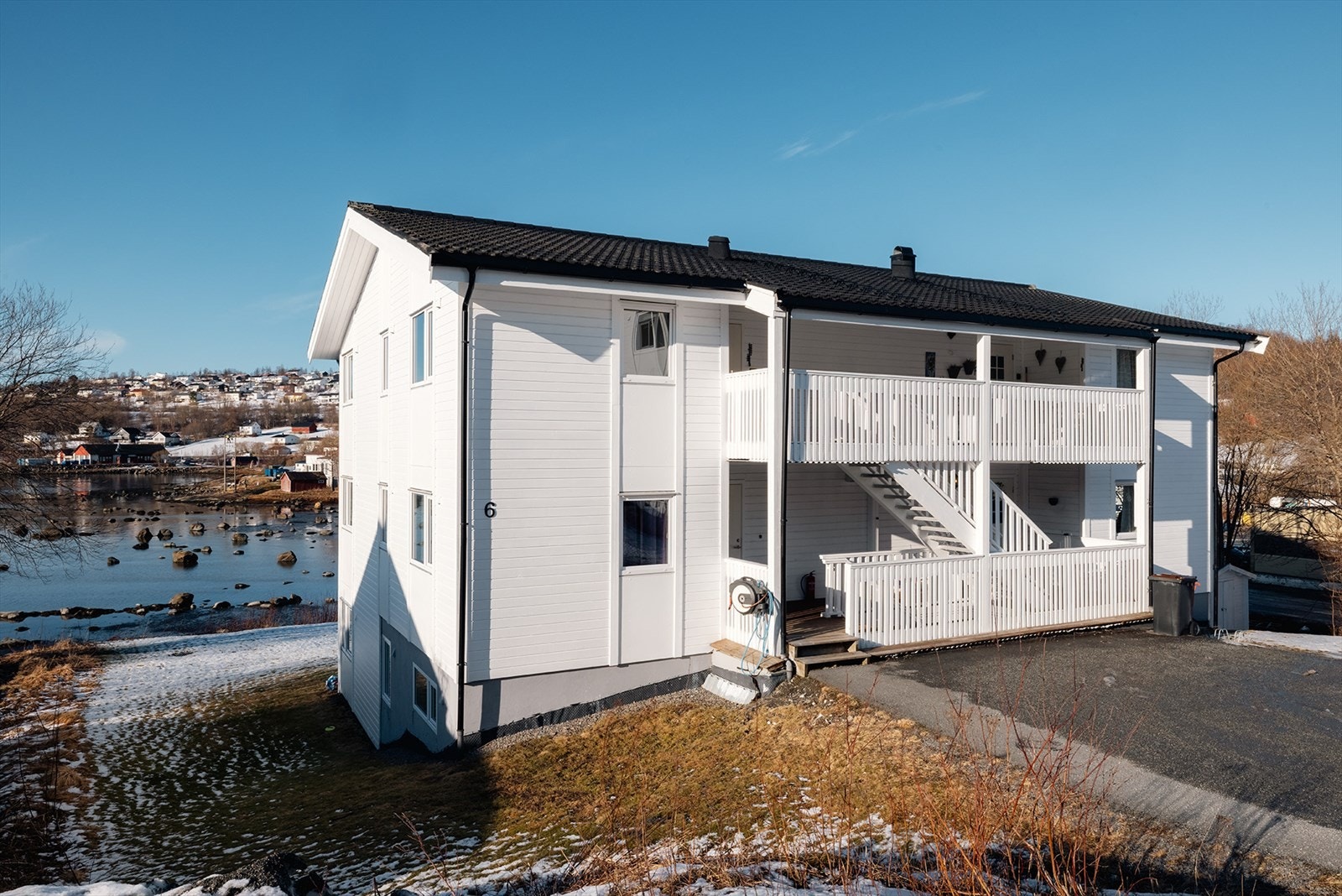 Praktisk 3-roms leilighet i 2. etasje fra 2006. Galleribilde